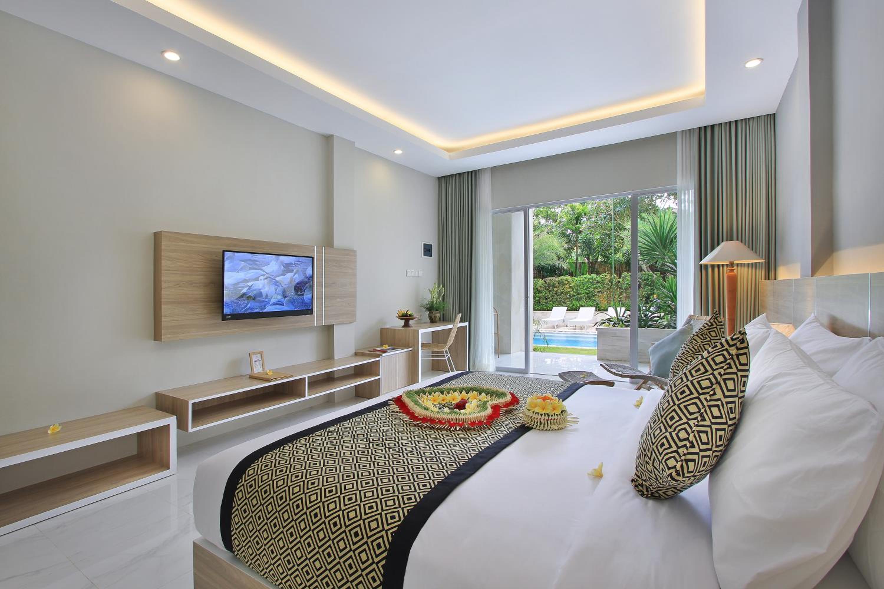 Deluxe Double Pool Access Room with Daily Afternoon Tea