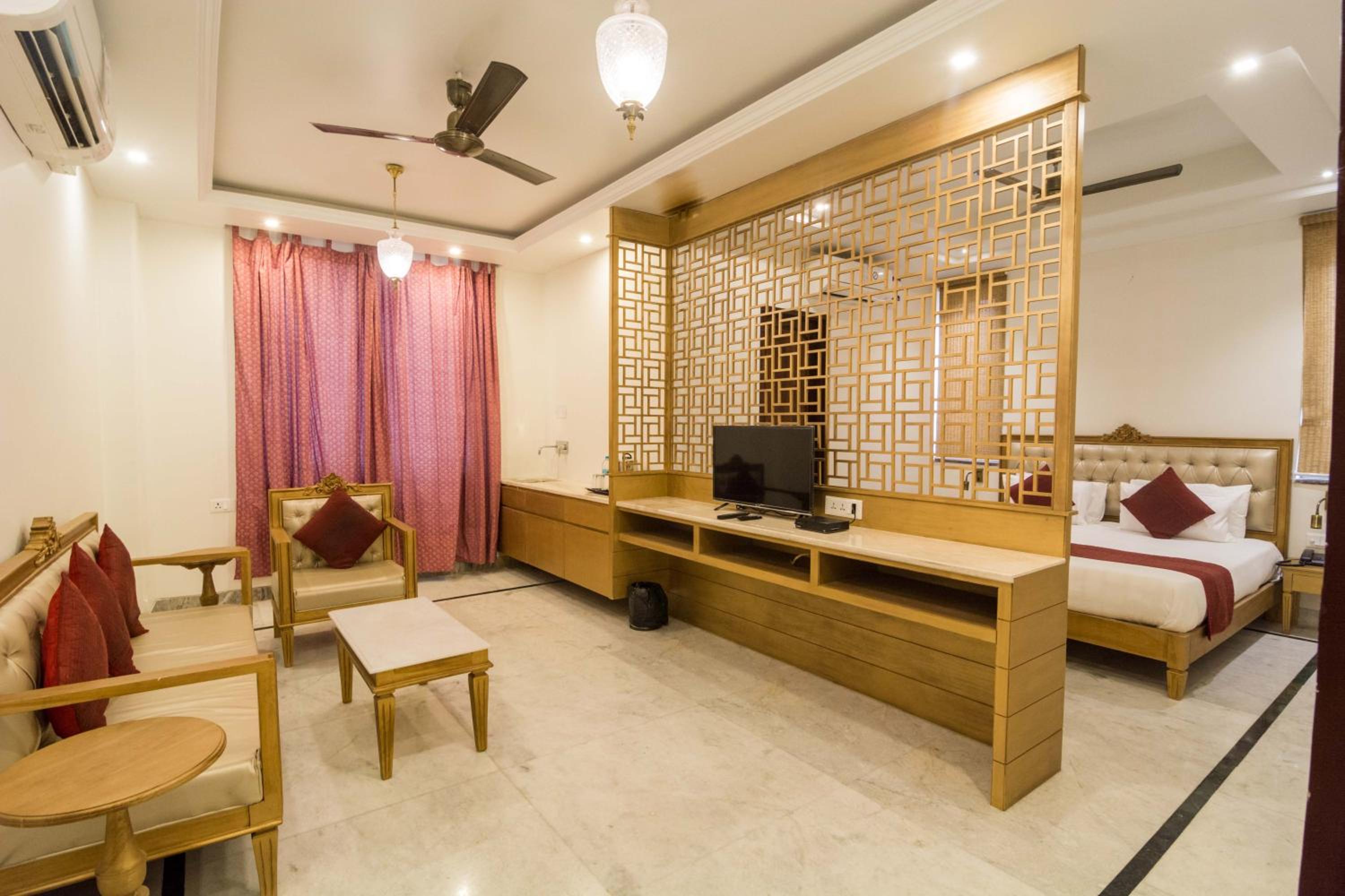 Deluxe Suite - Photo 2