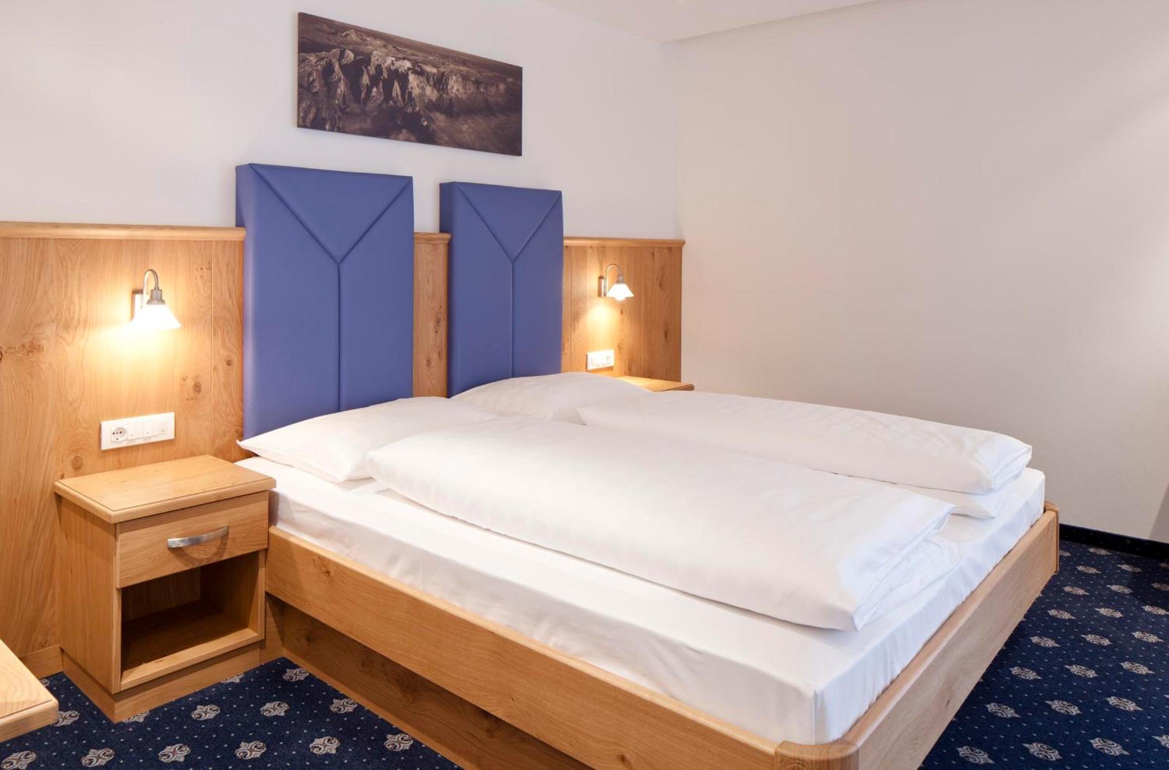 Standard Double Room - Photo 9