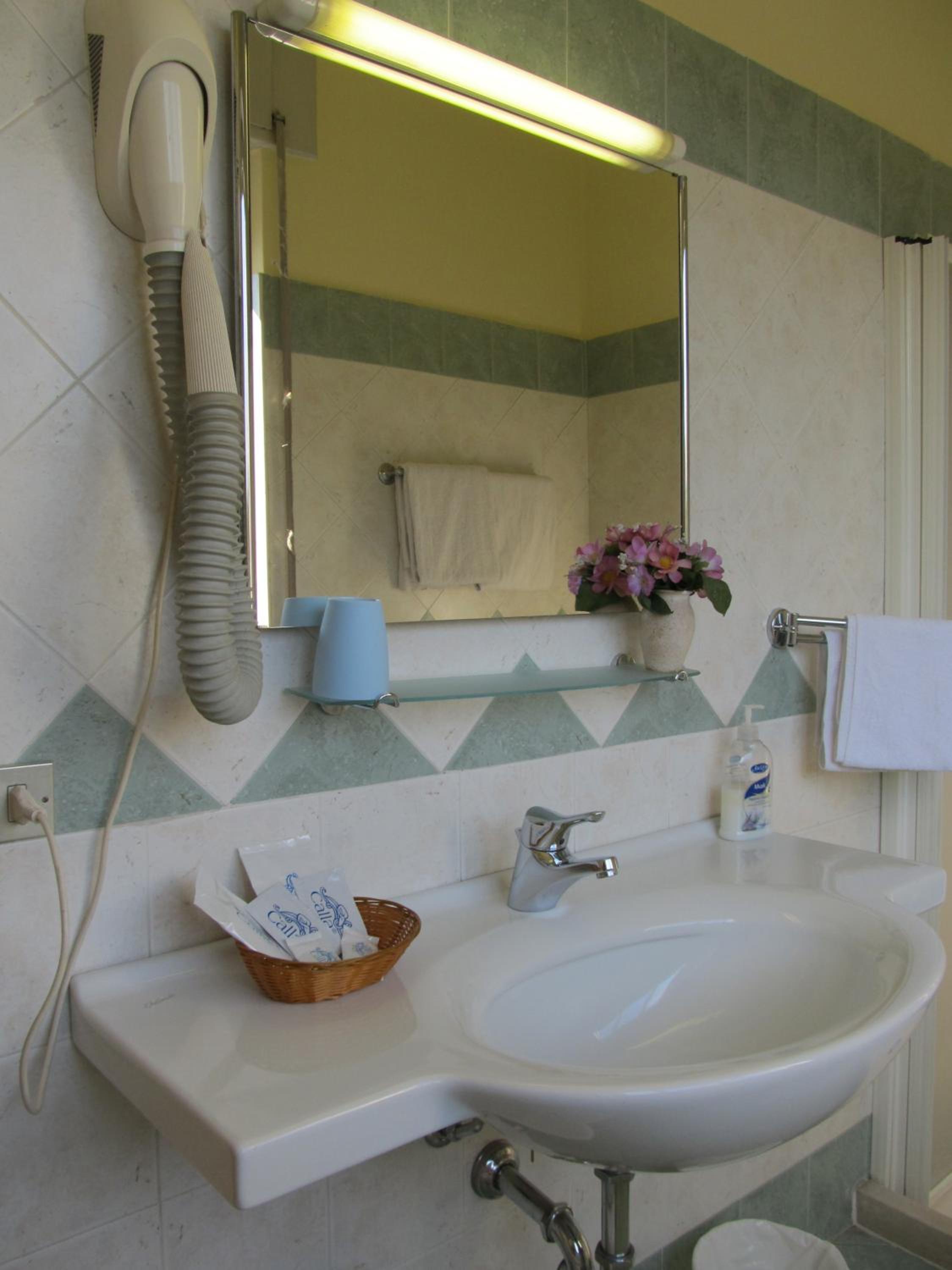 Comfort Triple Room - Photo 20