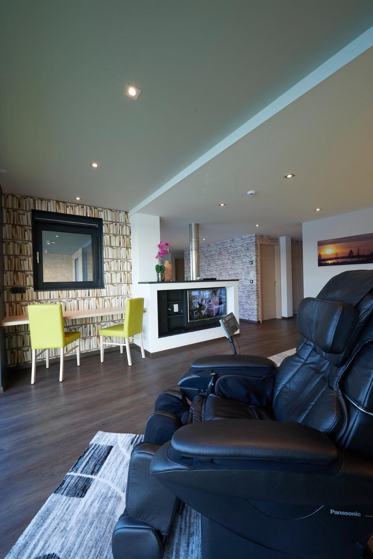 Apartment with Lake View photo 2