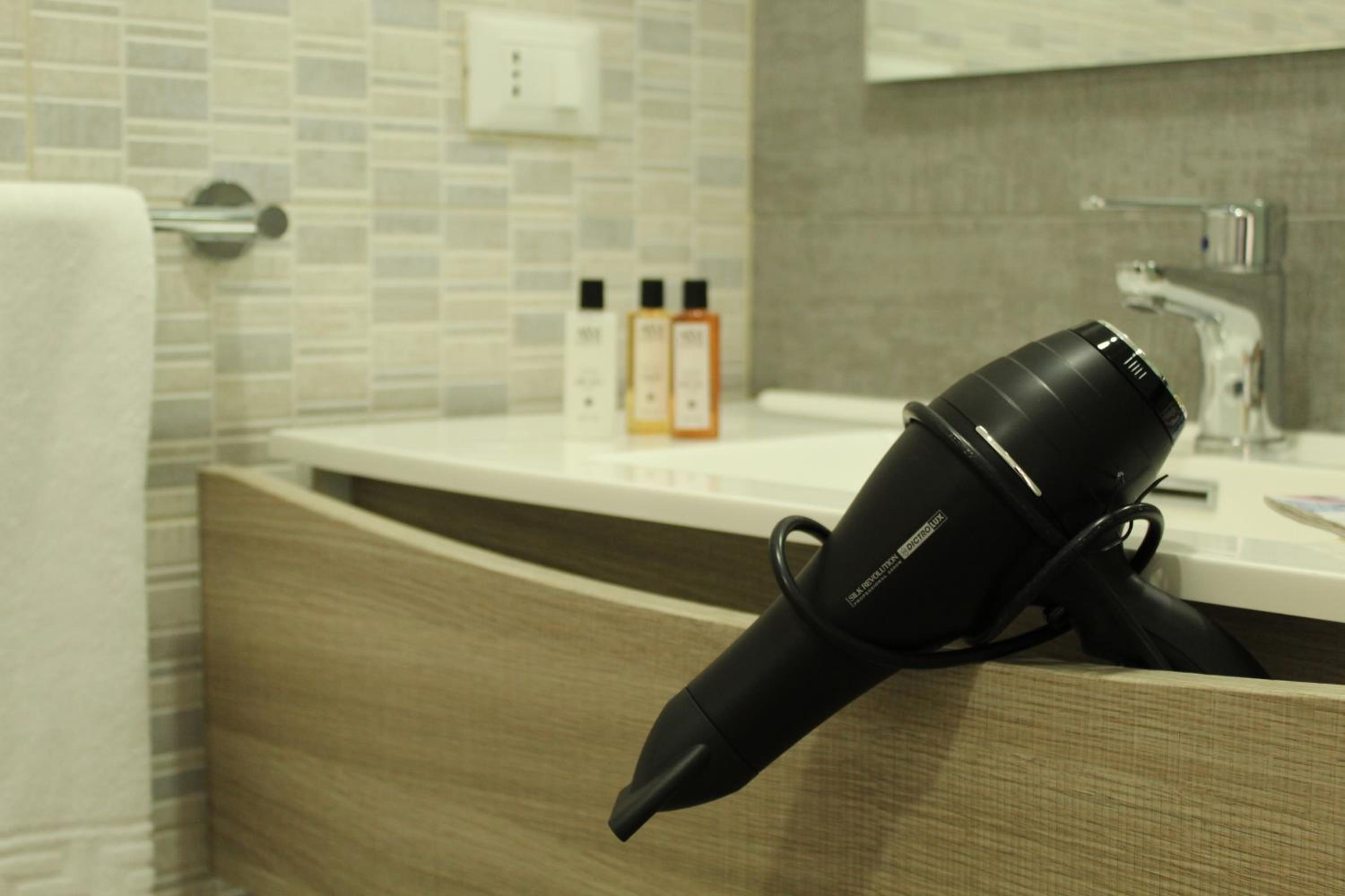 Double or Twin Room with Private Bathroom - Photo 3