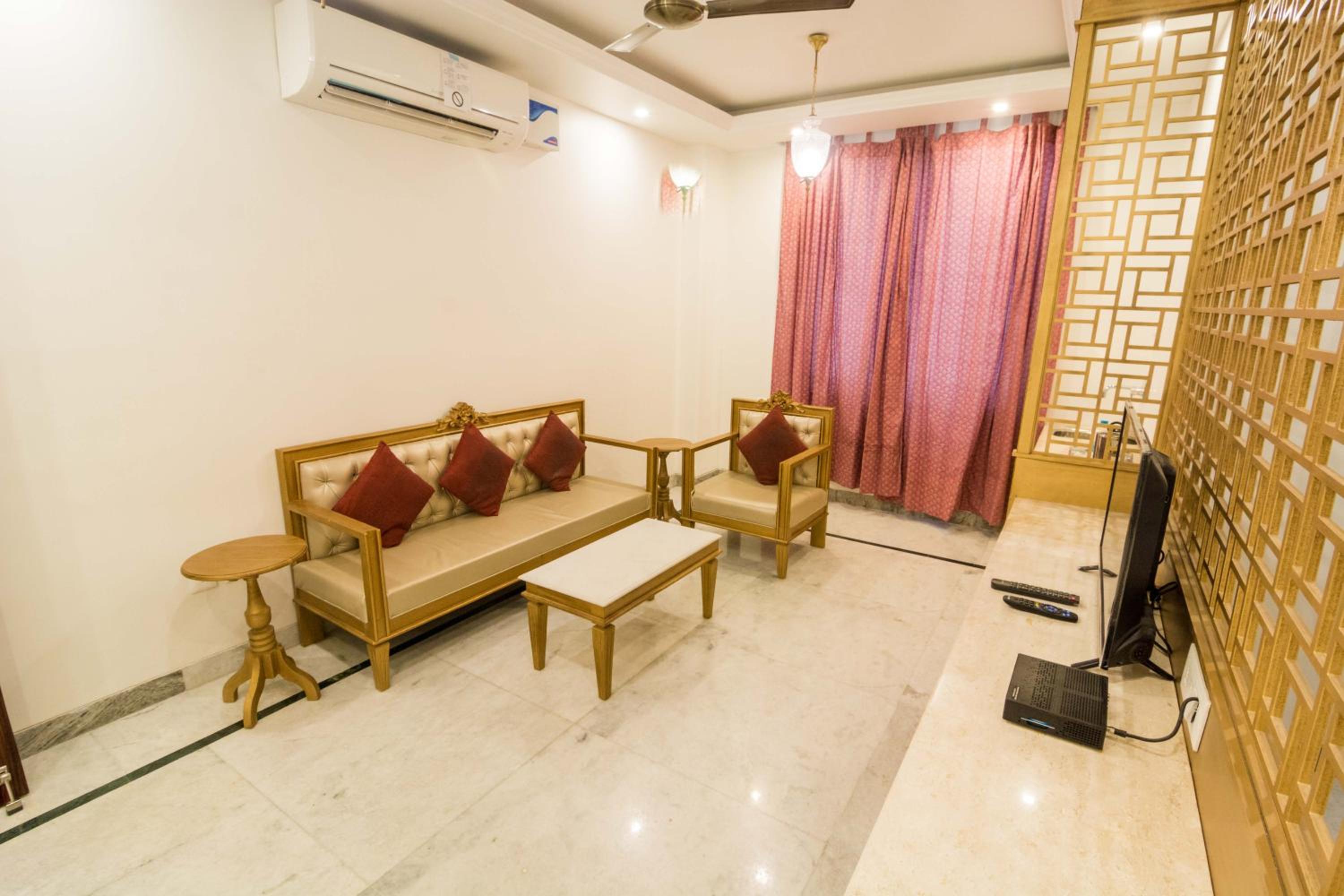 Deluxe Suite - Photo 3