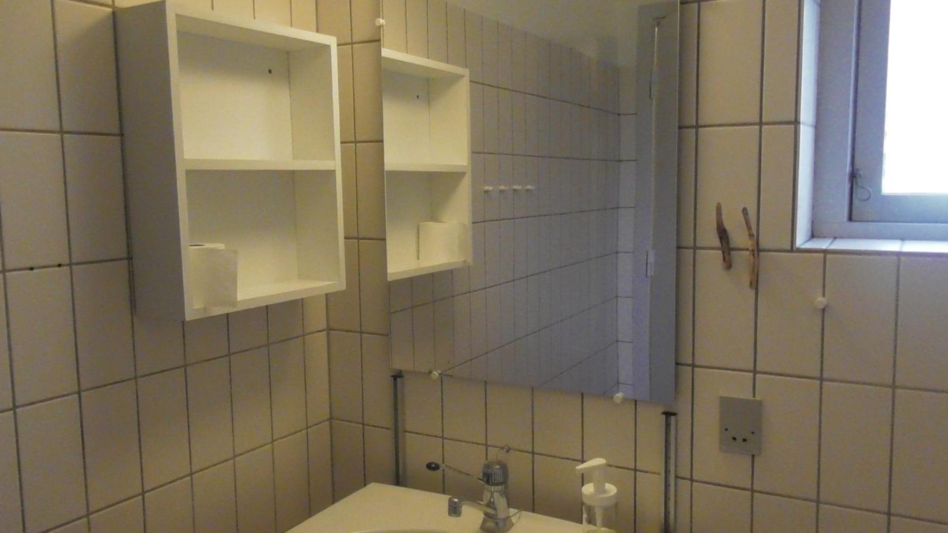 Quadruple Room with Private Bathroom - Photo 8