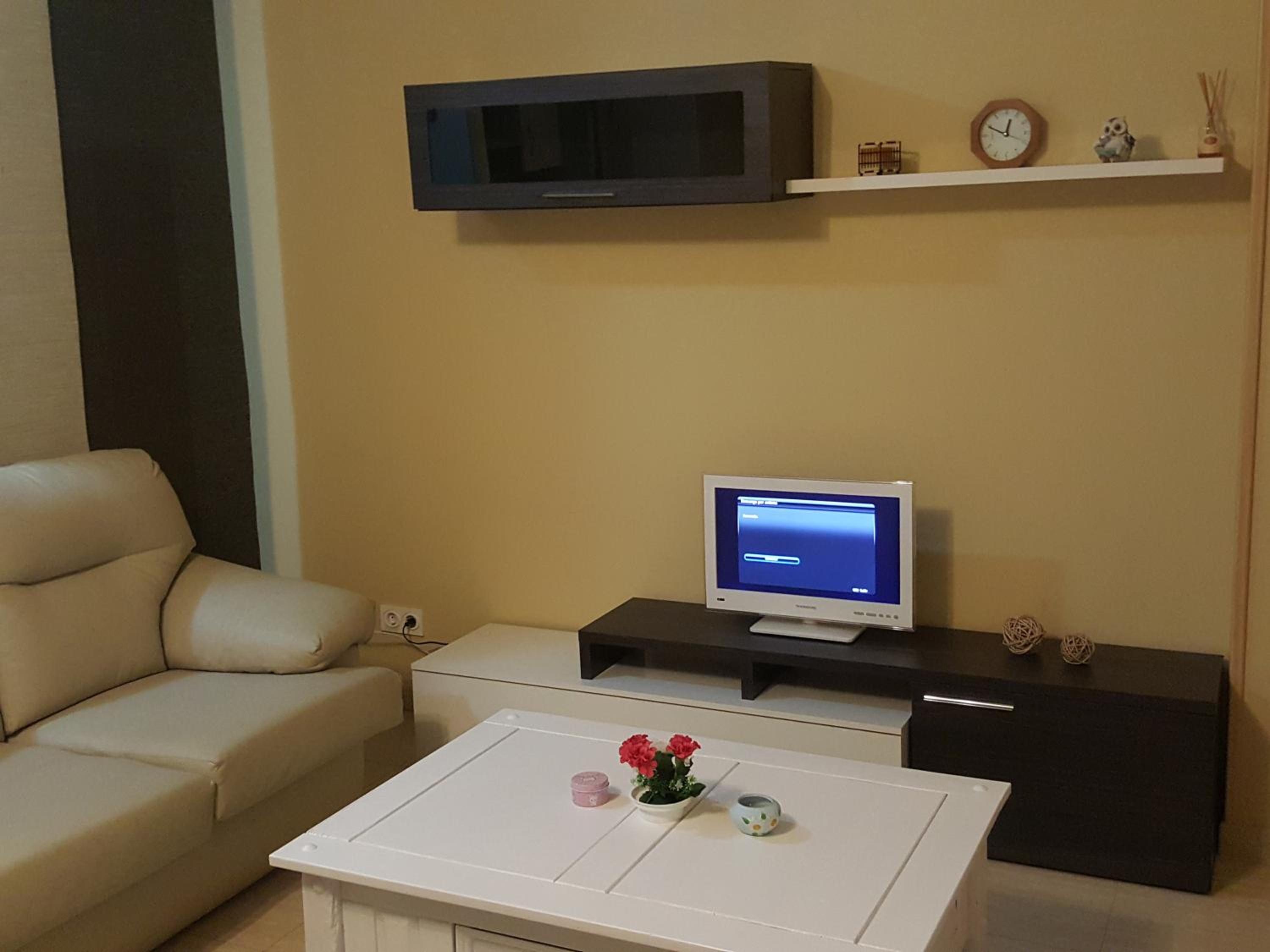 Studio Apartment - Photo 2