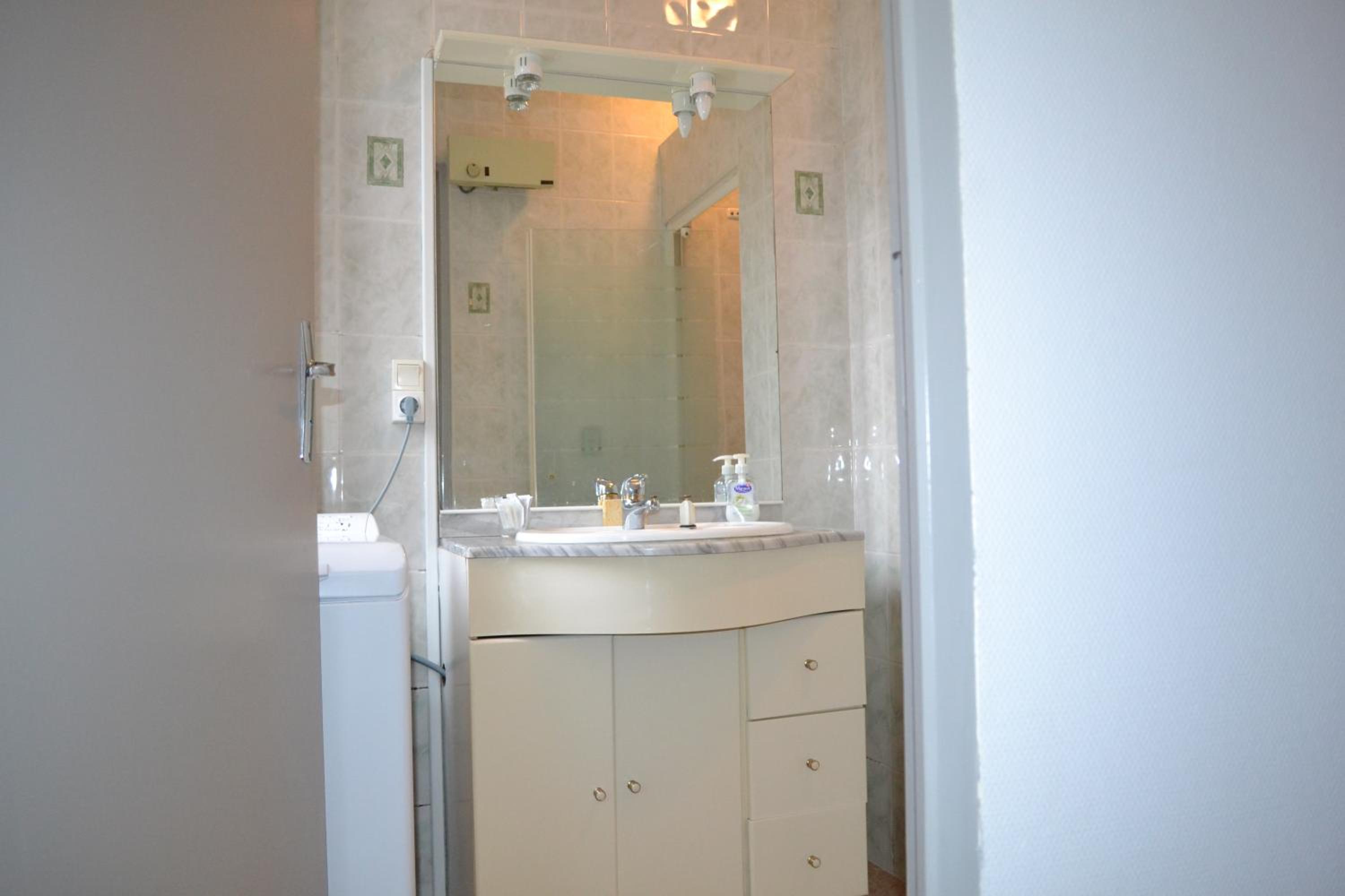 Apartment - Ground Floor - Photo 2