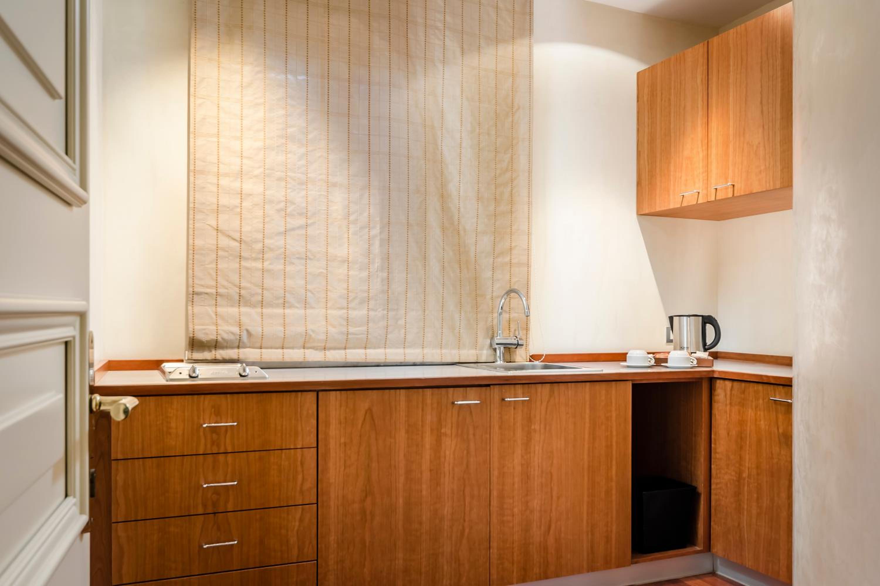 Presidential Suite thumbnail 6