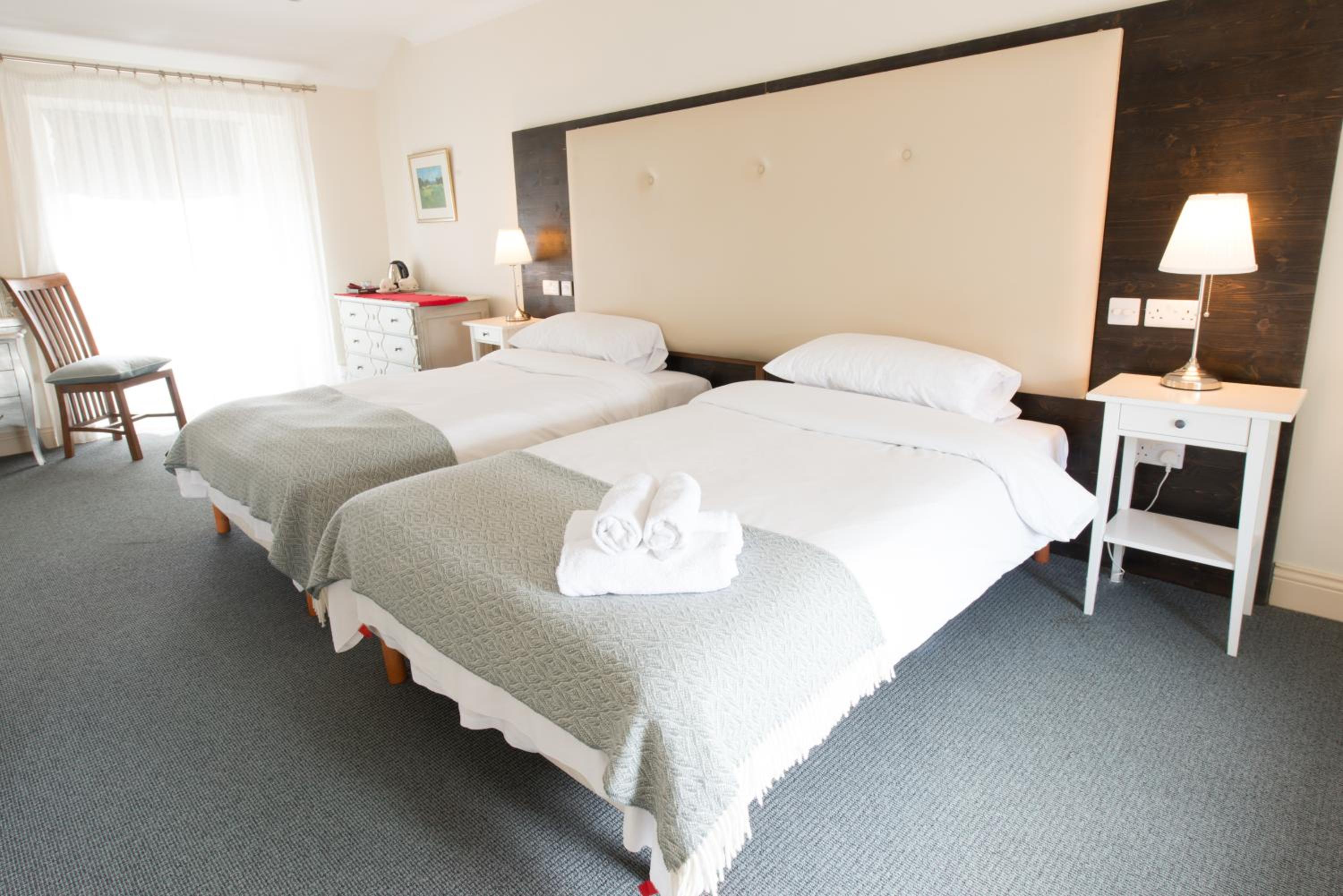 Twin Room with Private Bathroom - Photo 1