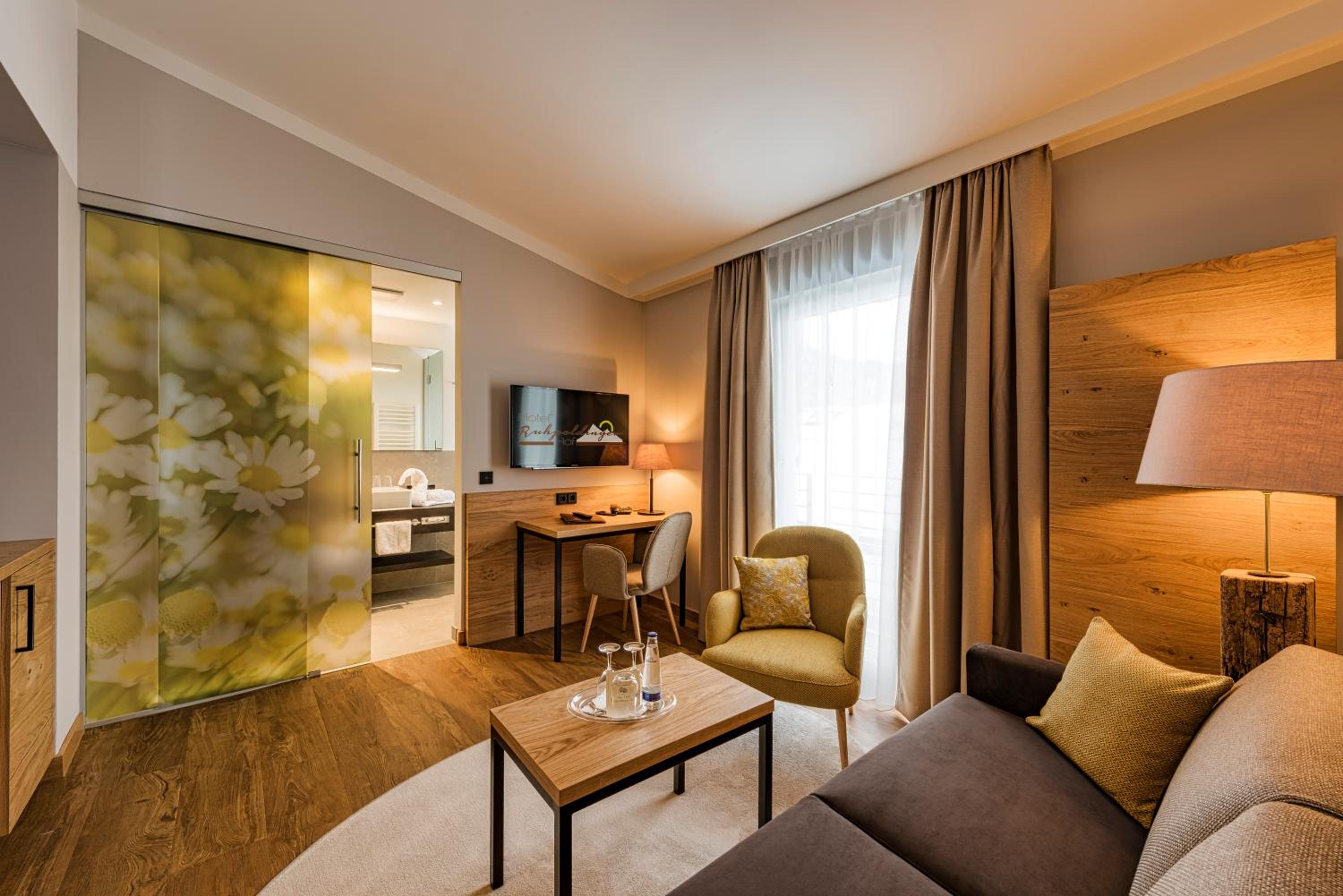 Superior Suite - Photo 7