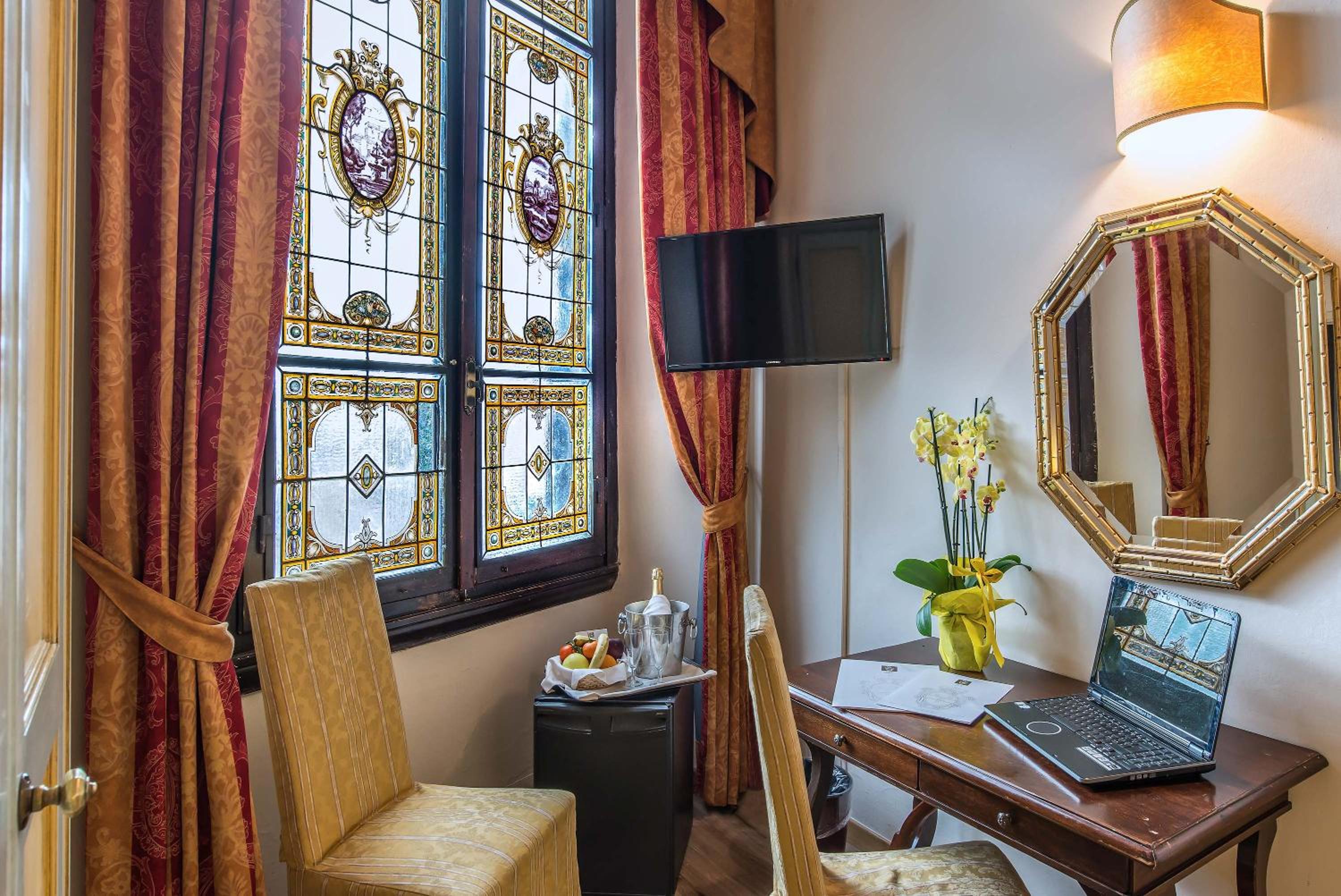 Classic Double or Twin Room - Photo 4