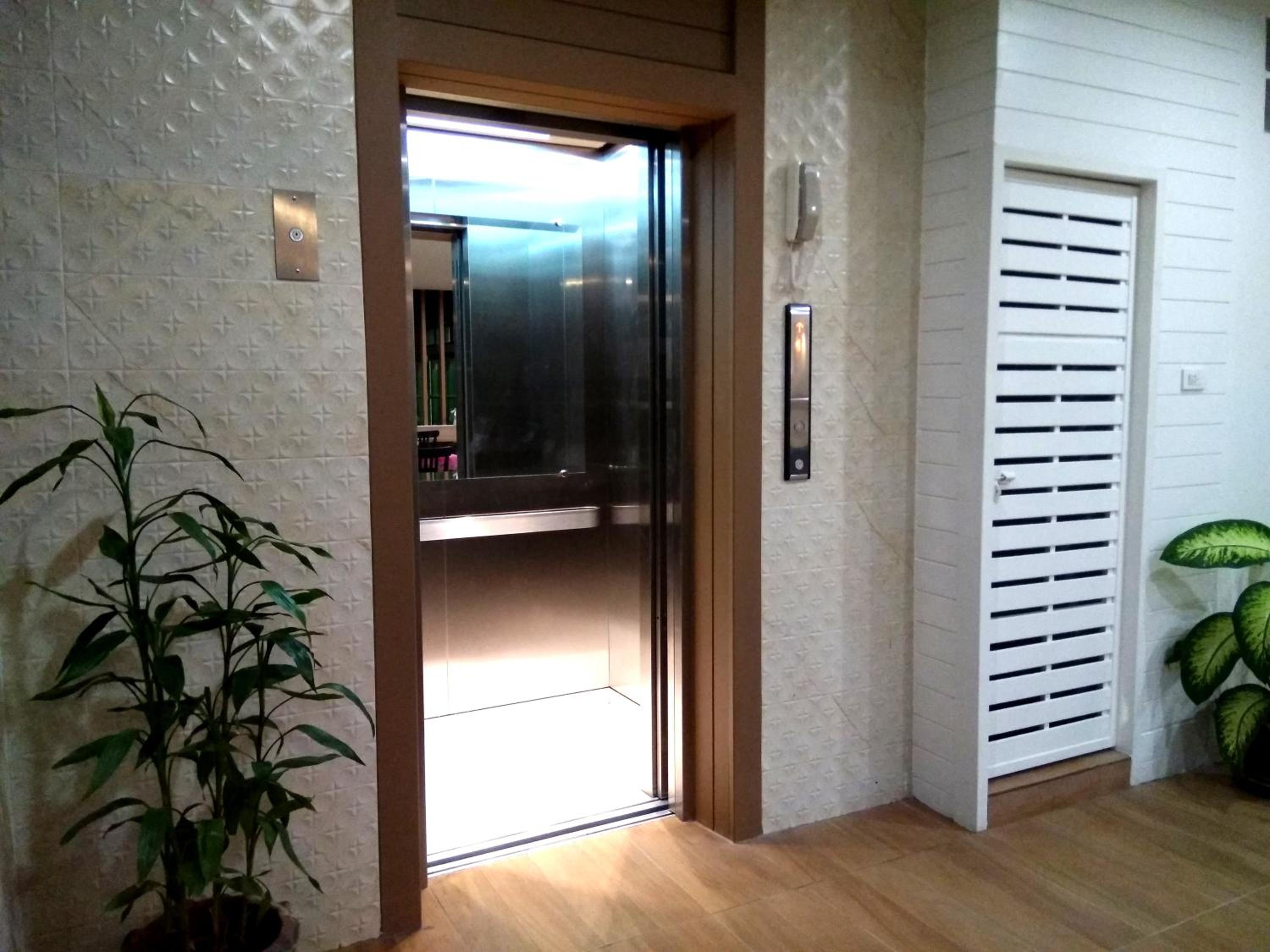 Double or Twin Room with Air Conditioning photo 2
