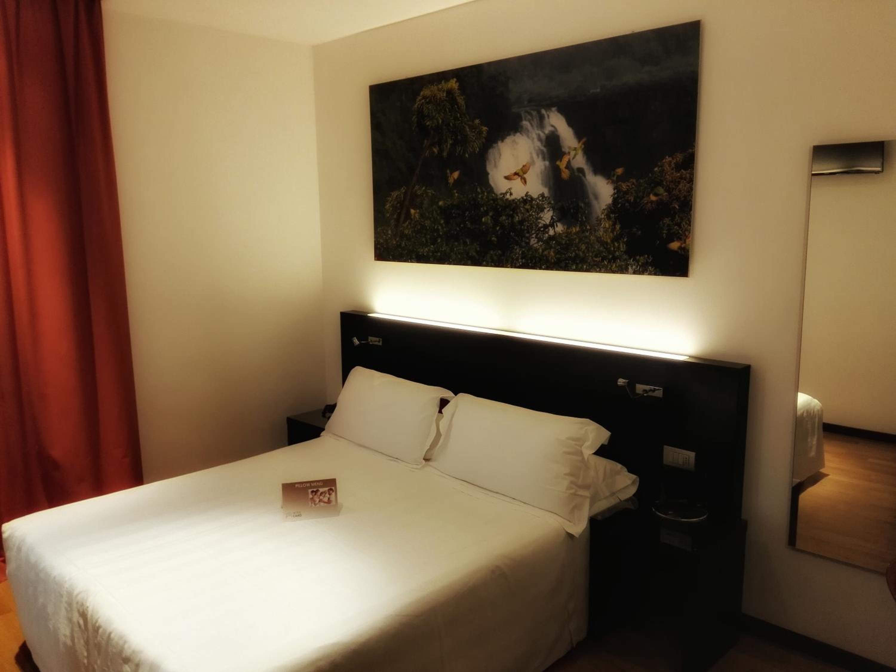 Double Room - Photo 16