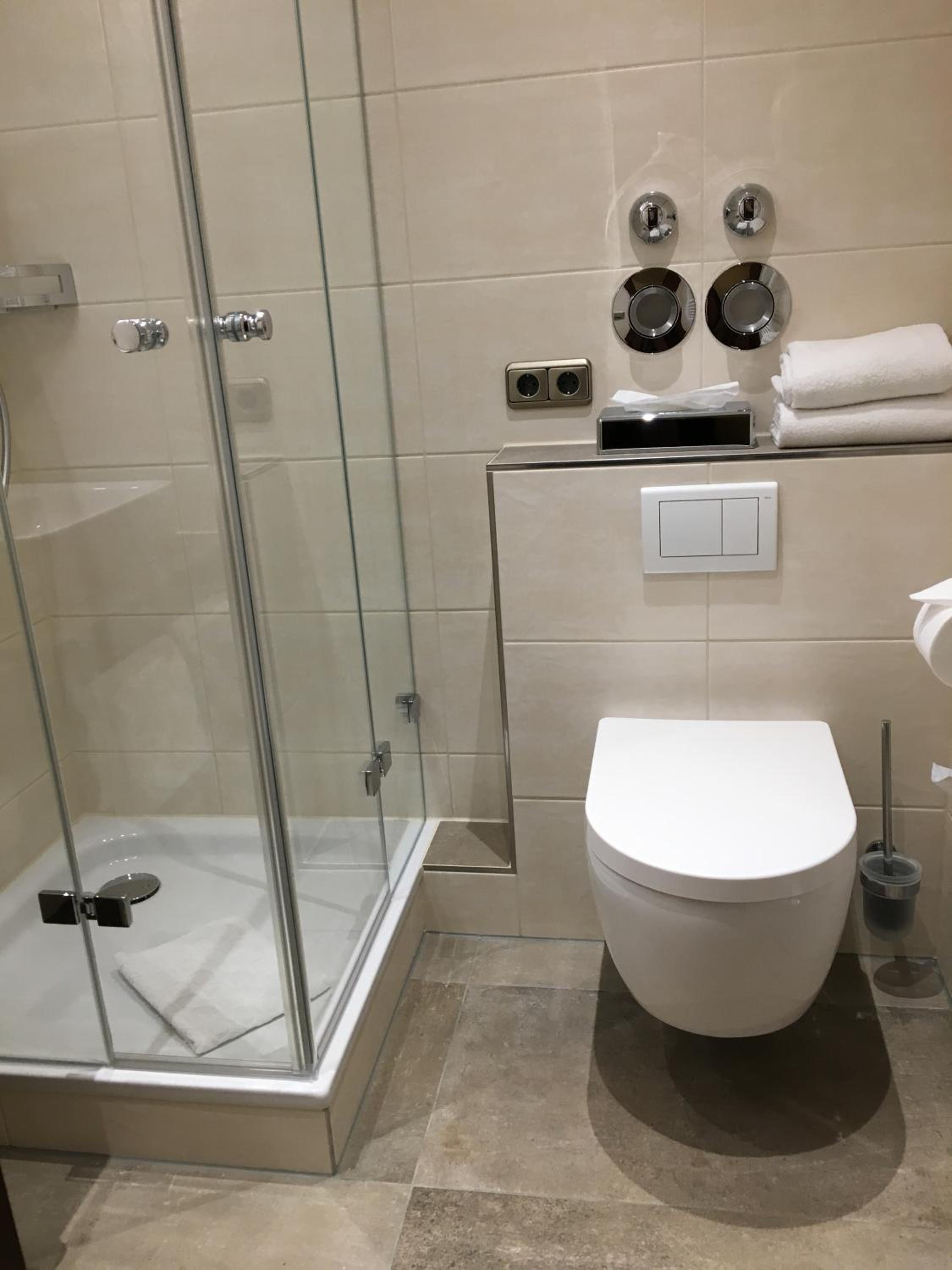 Large Double Room - Photo 15