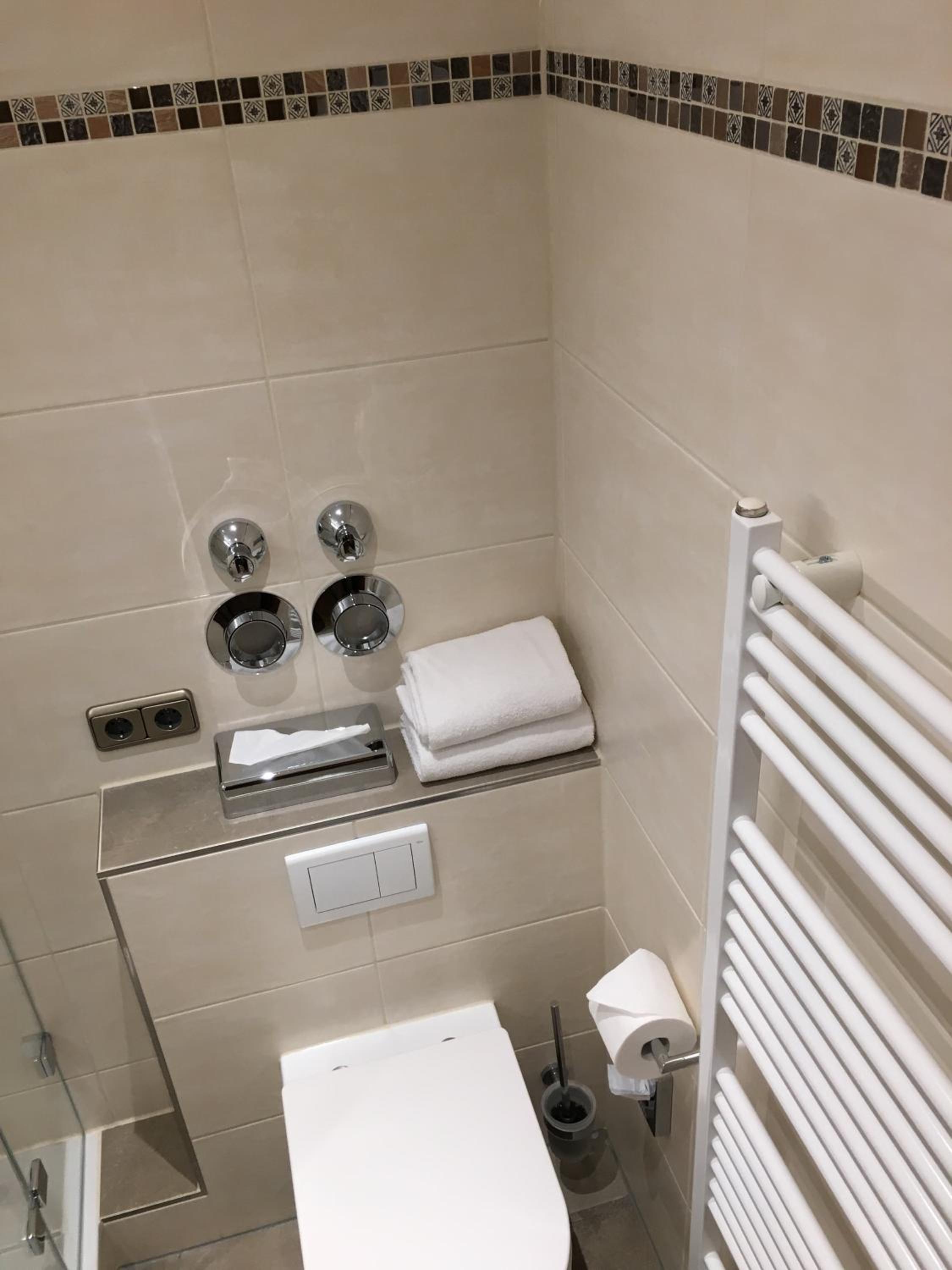 Standard Double Room - Photo 12