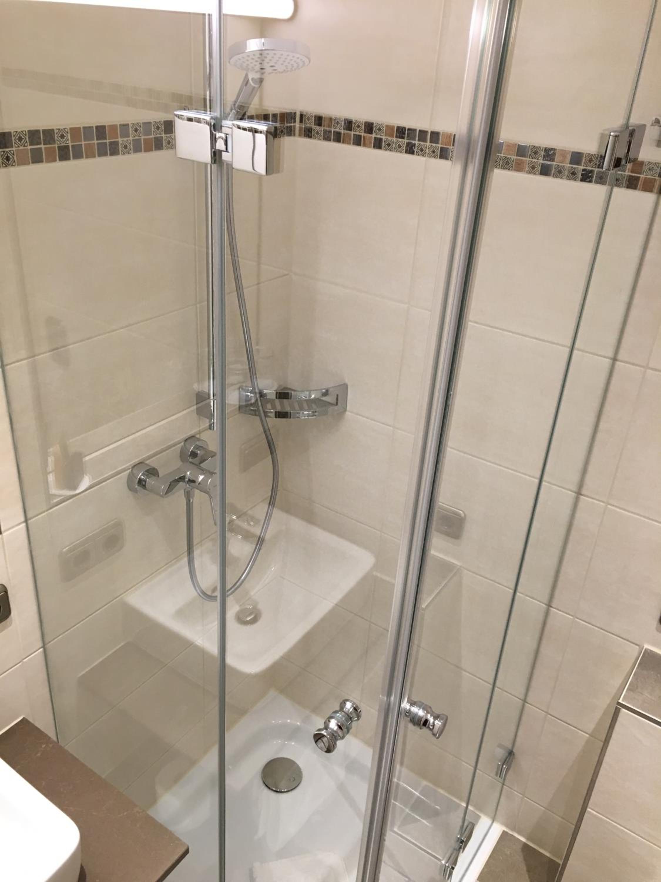 Standard Double Room - Photo 13