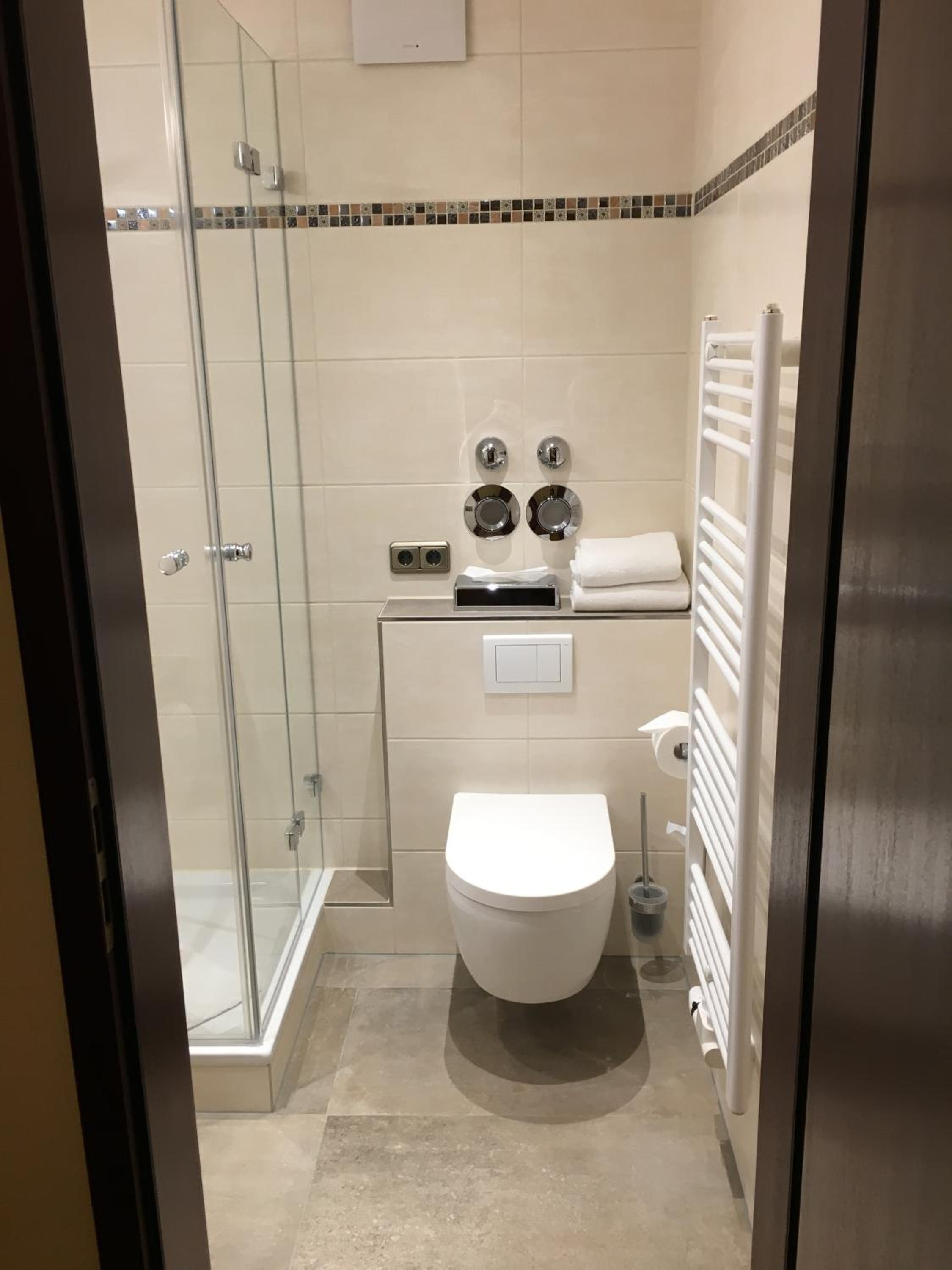 Large Double Room - Photo 20
