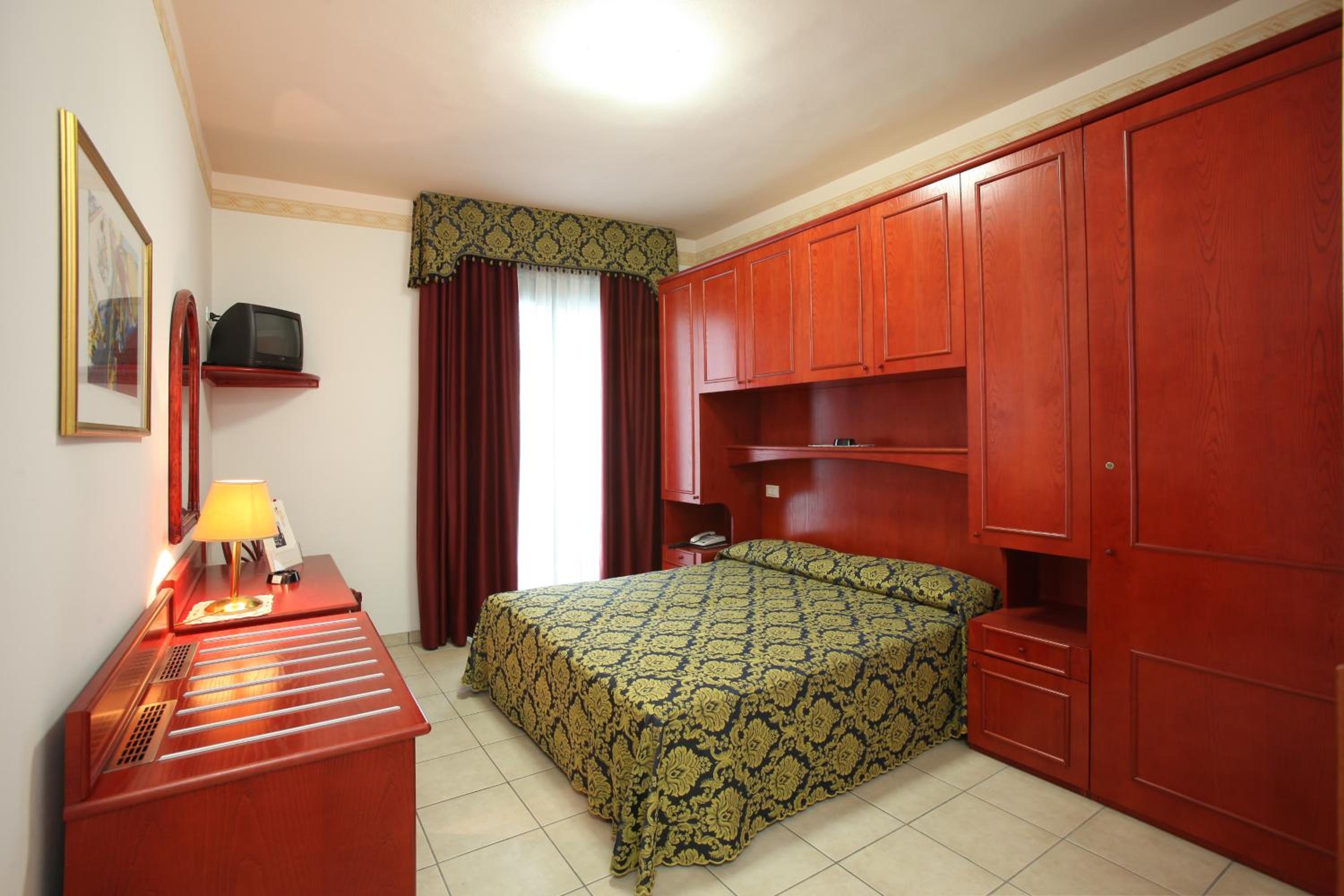 Quadruple Room - Photo 1
