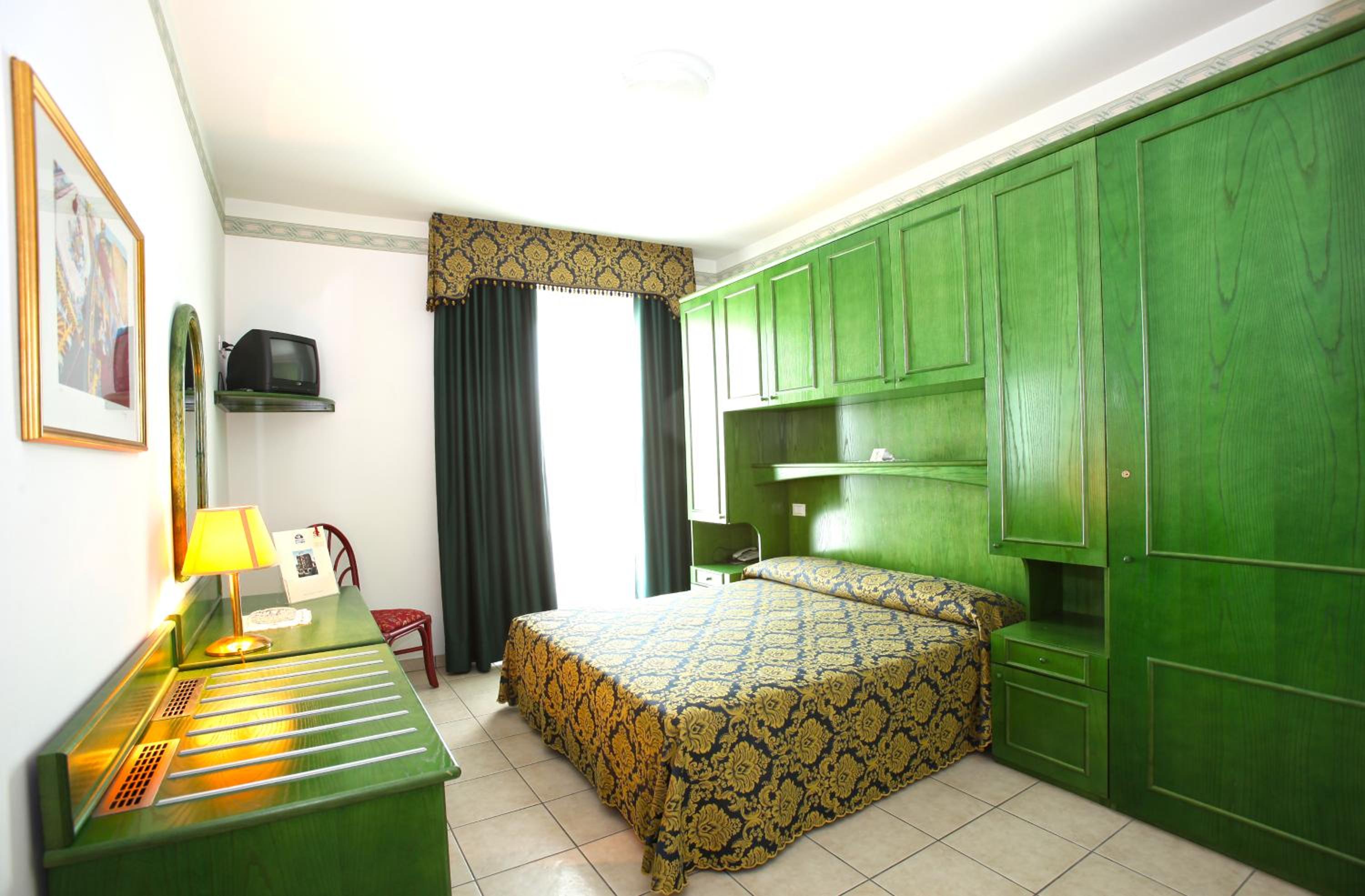 Quadruple Room - Photo 3