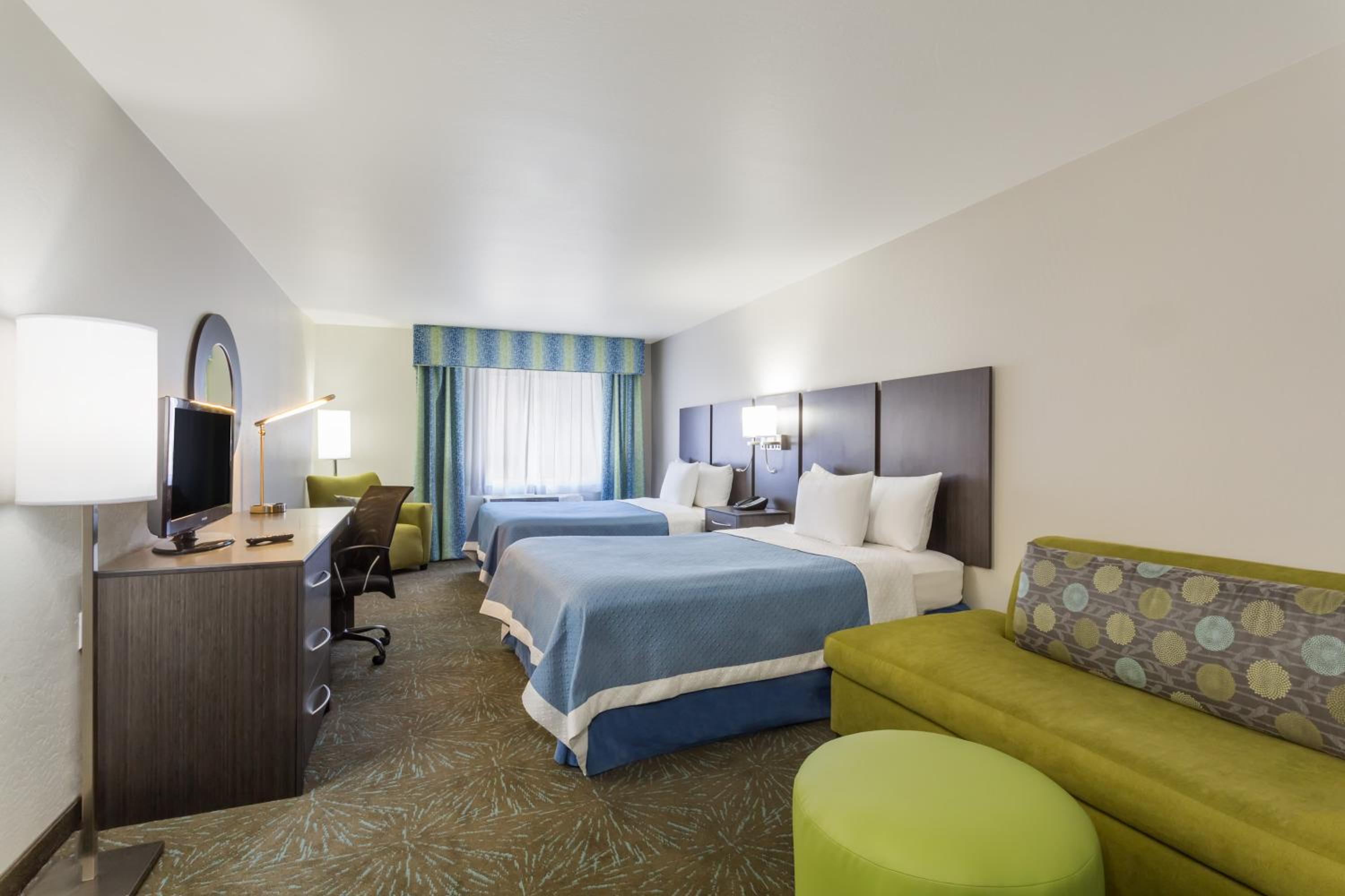 Queen Studio Suite with Two Queen Beds - Non-Smoking (No Pets Allowed) - Photo 7