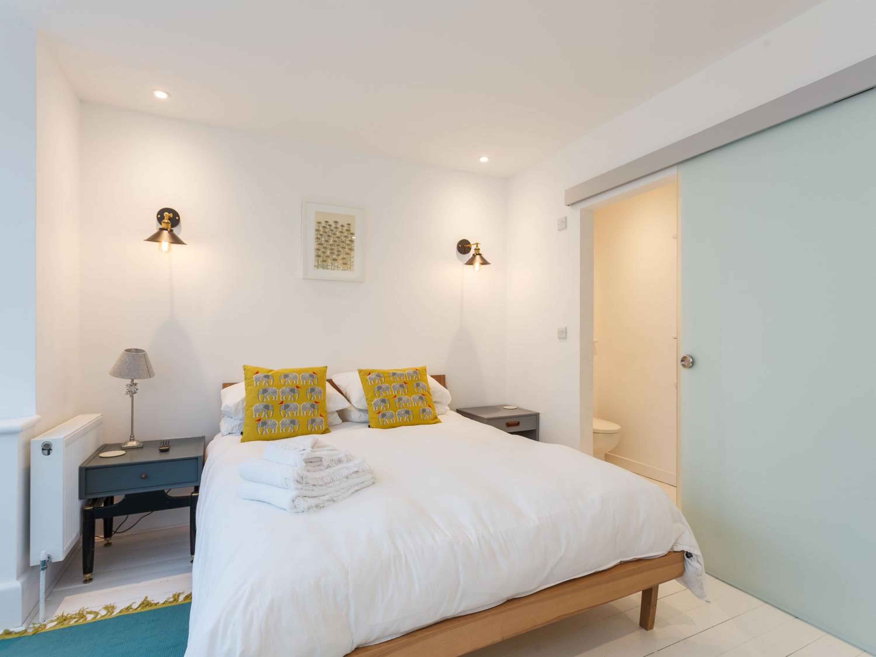 One-Bedroom Apartment - Photo 1