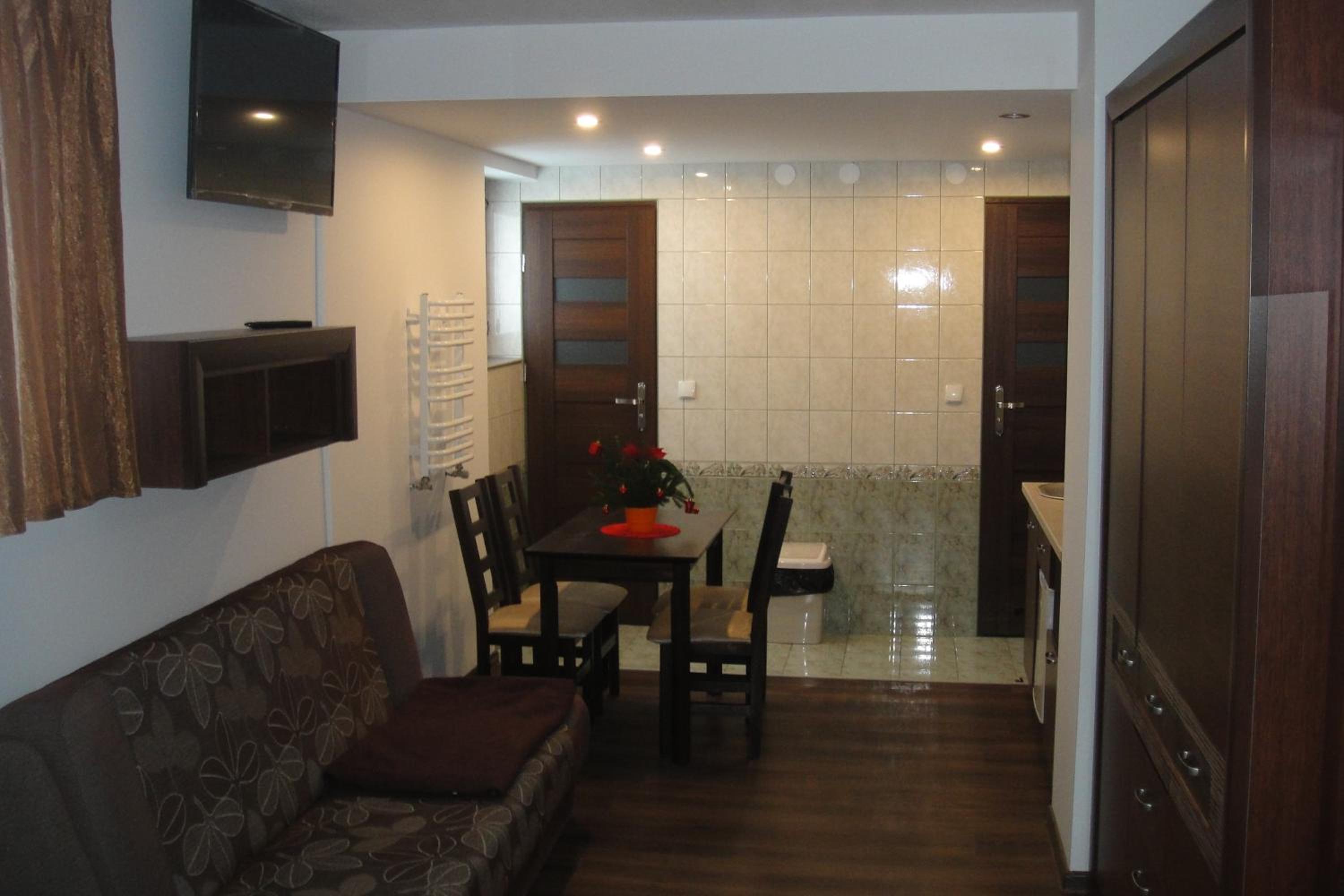 Quadruple Room with Private Bathroom - Photo 1