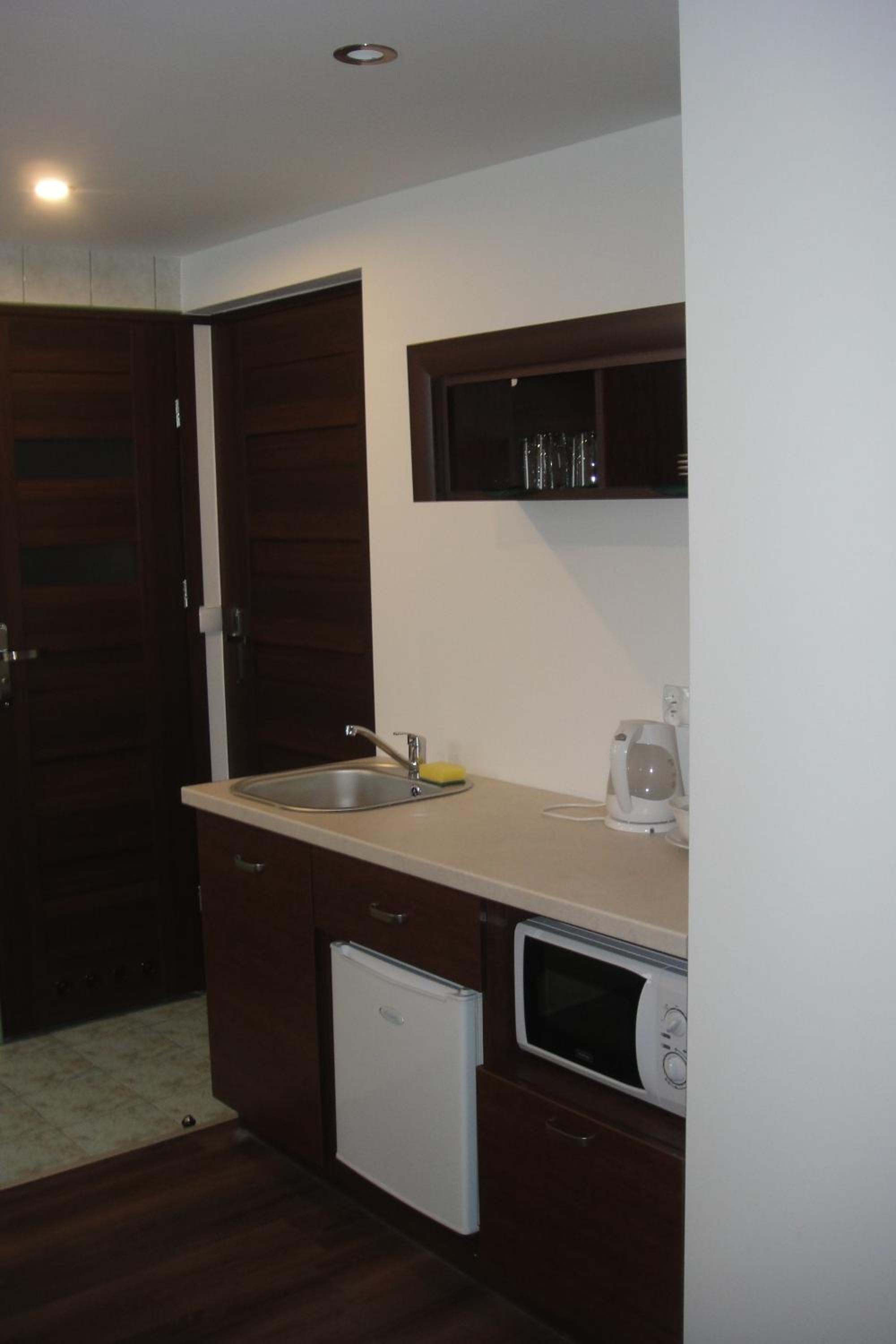 Quadruple Room with Private Bathroom - Photo 4