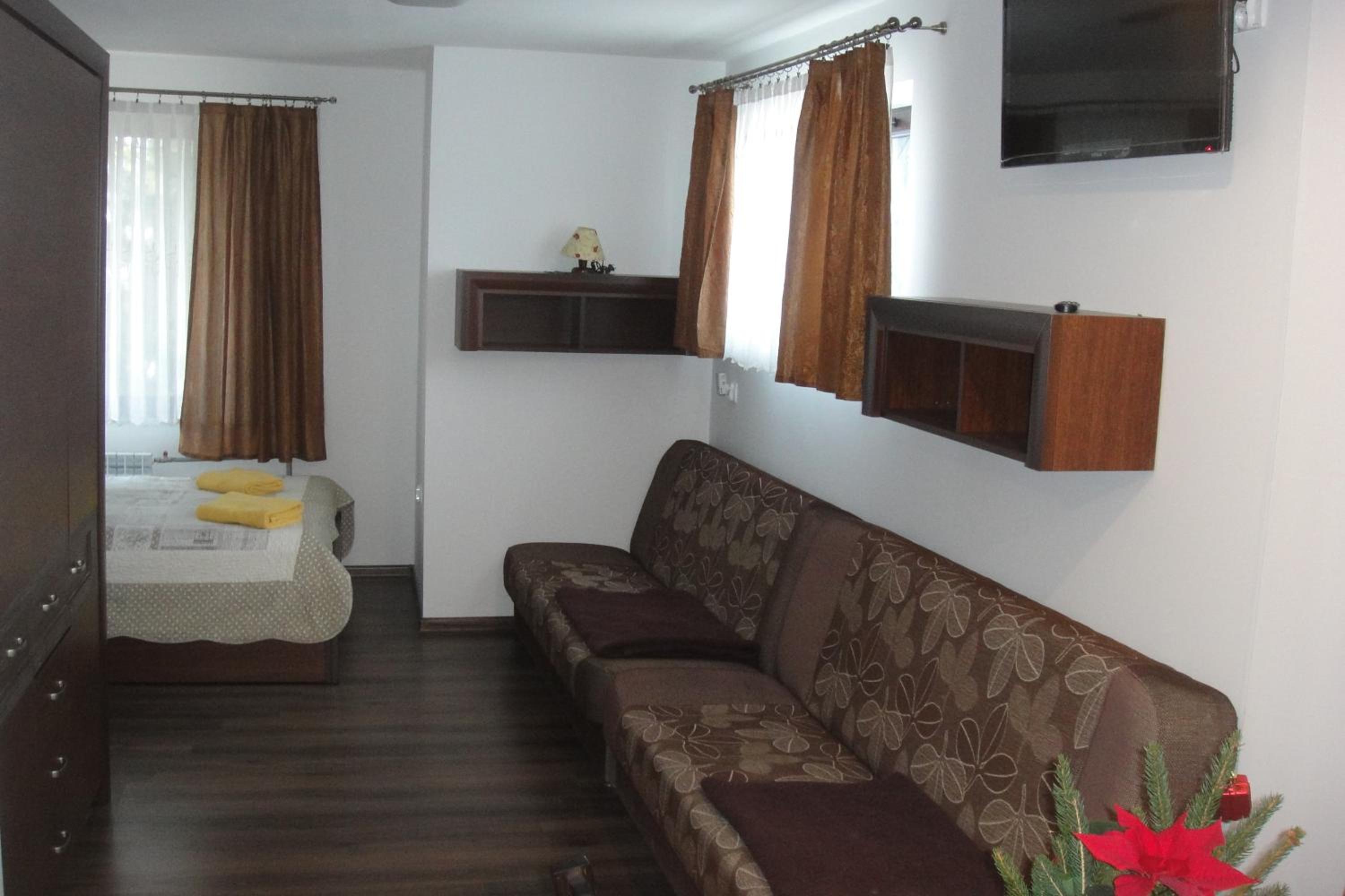 Quadruple Room with Private Bathroom - Photo 2