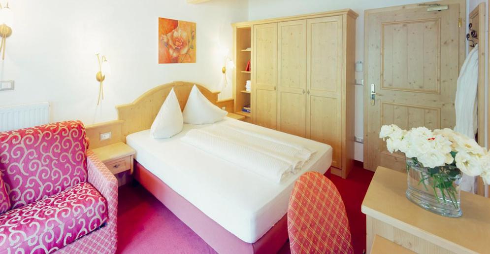 Double or Twin Room with Balcony photo 2