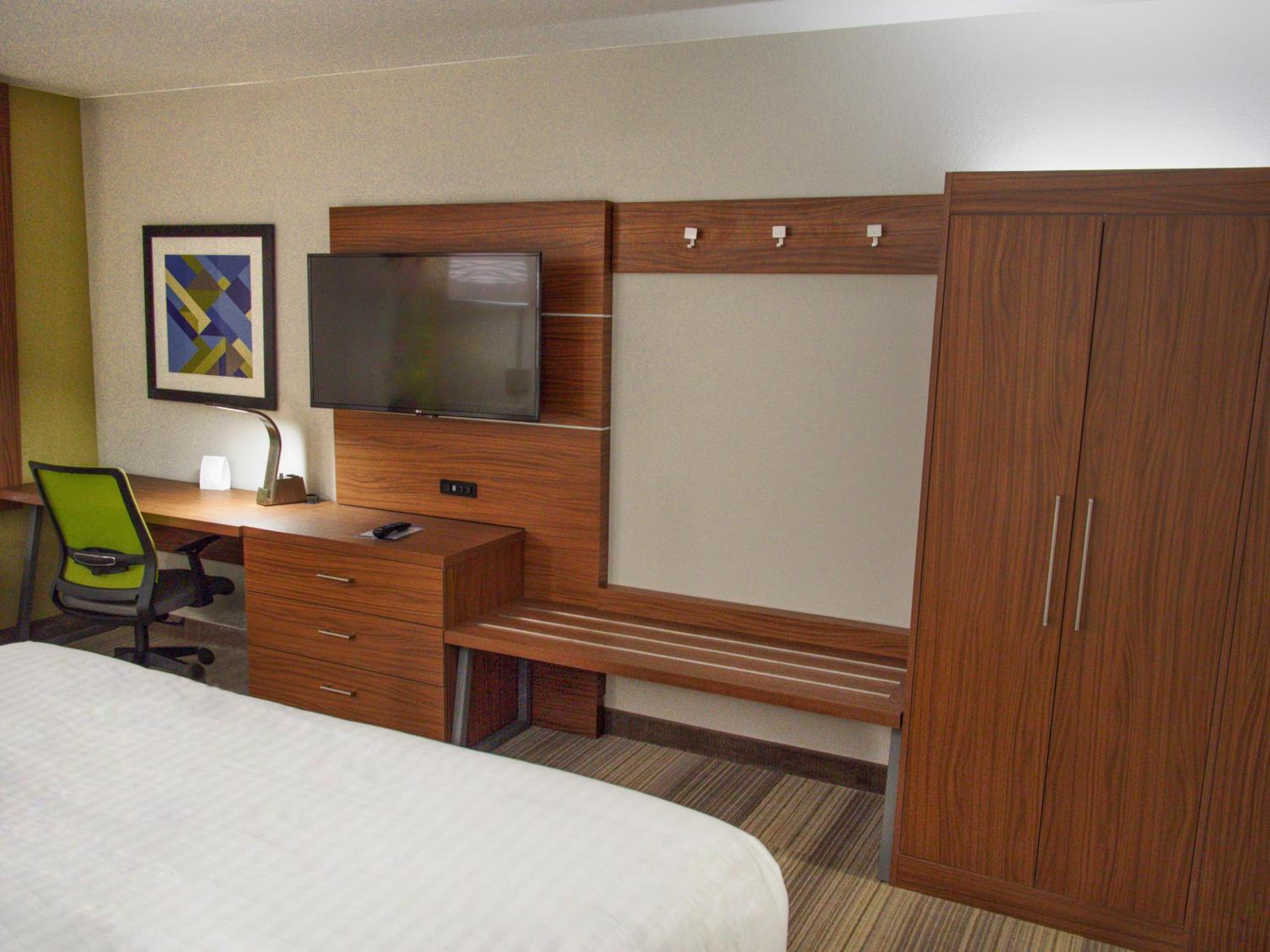 Holiday Inn Express & Suites Moore by IHG