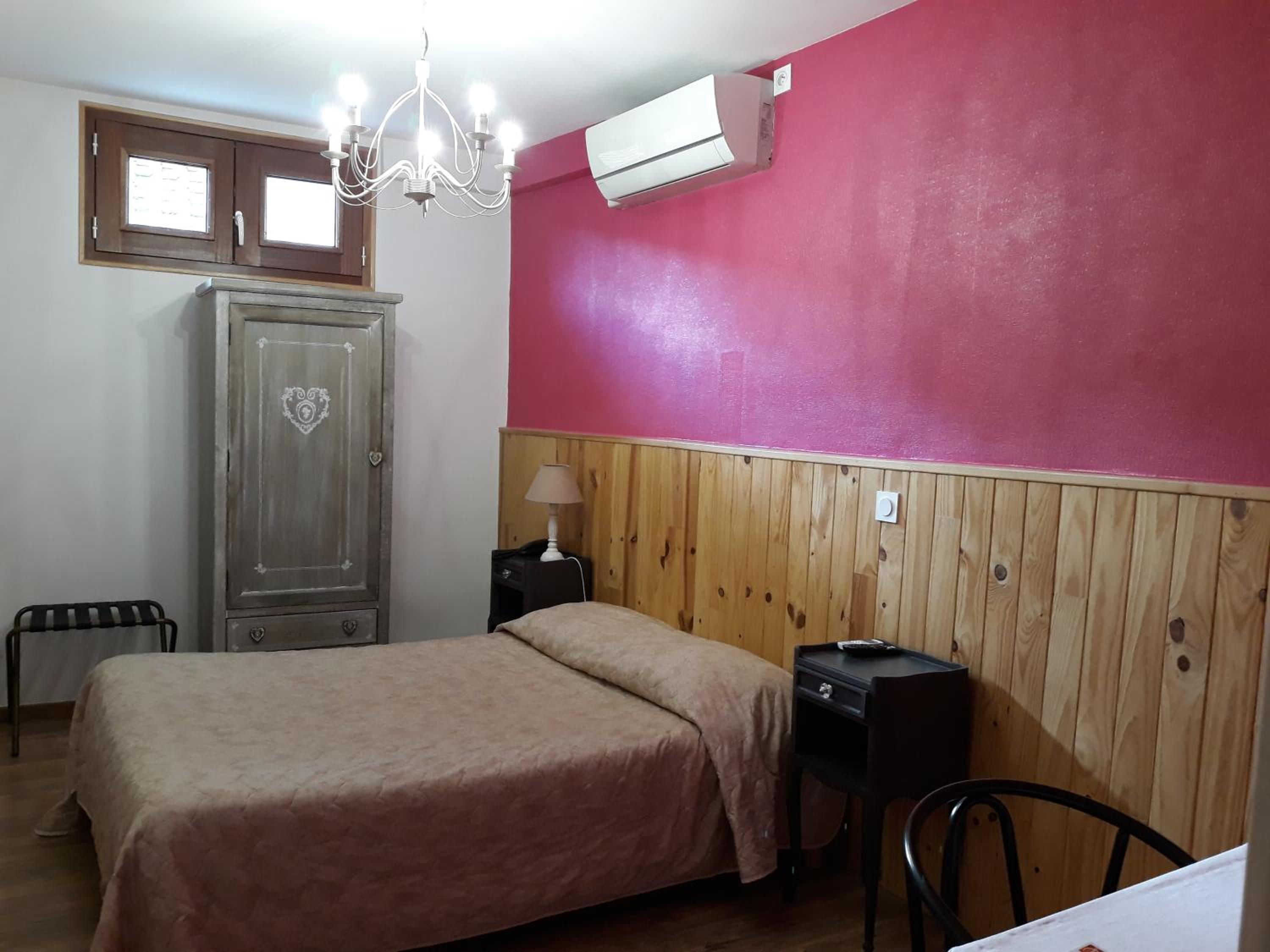 Standard Double Room photo 3