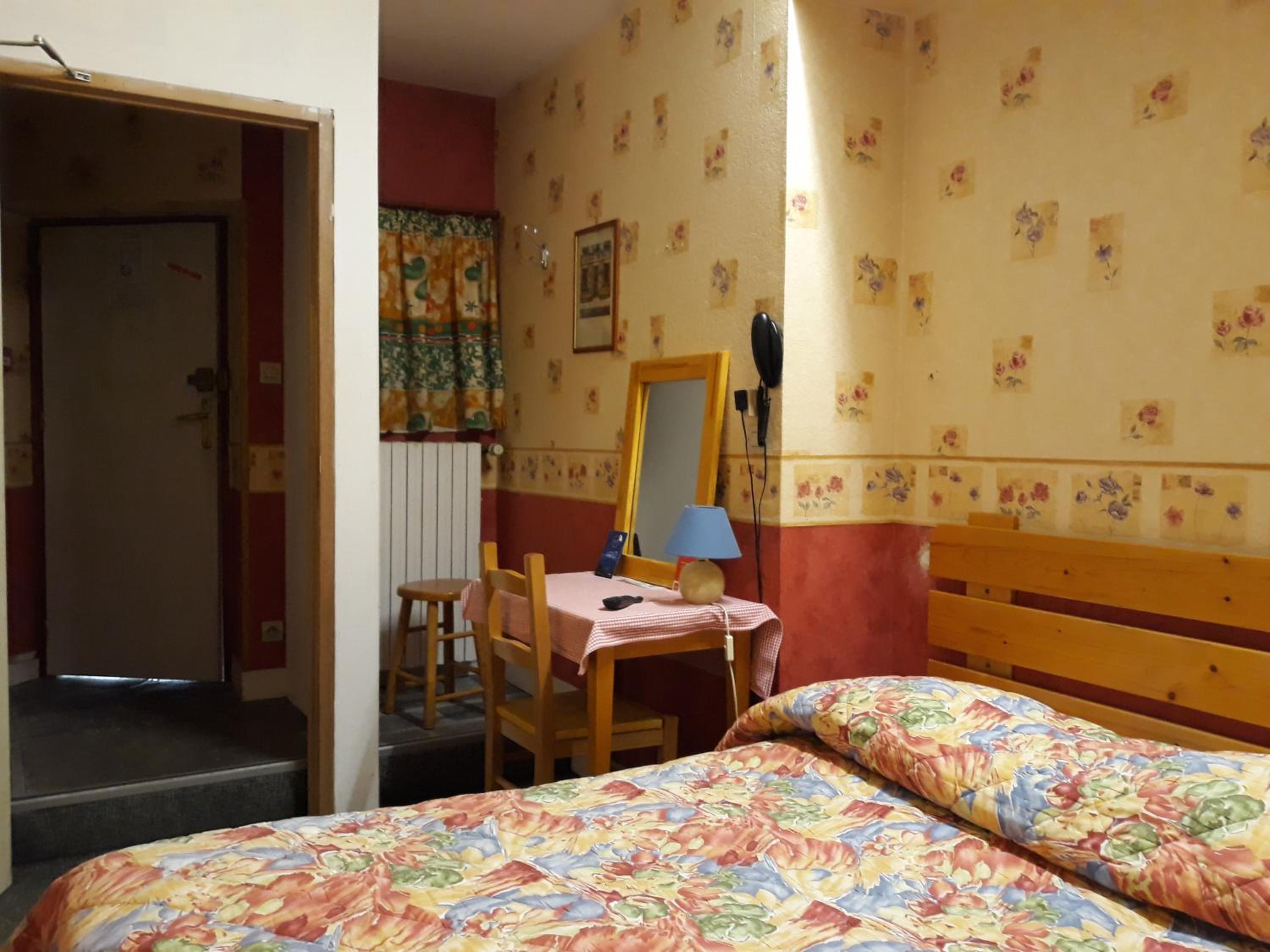 Double Room with Private Bathroom - Photo 4