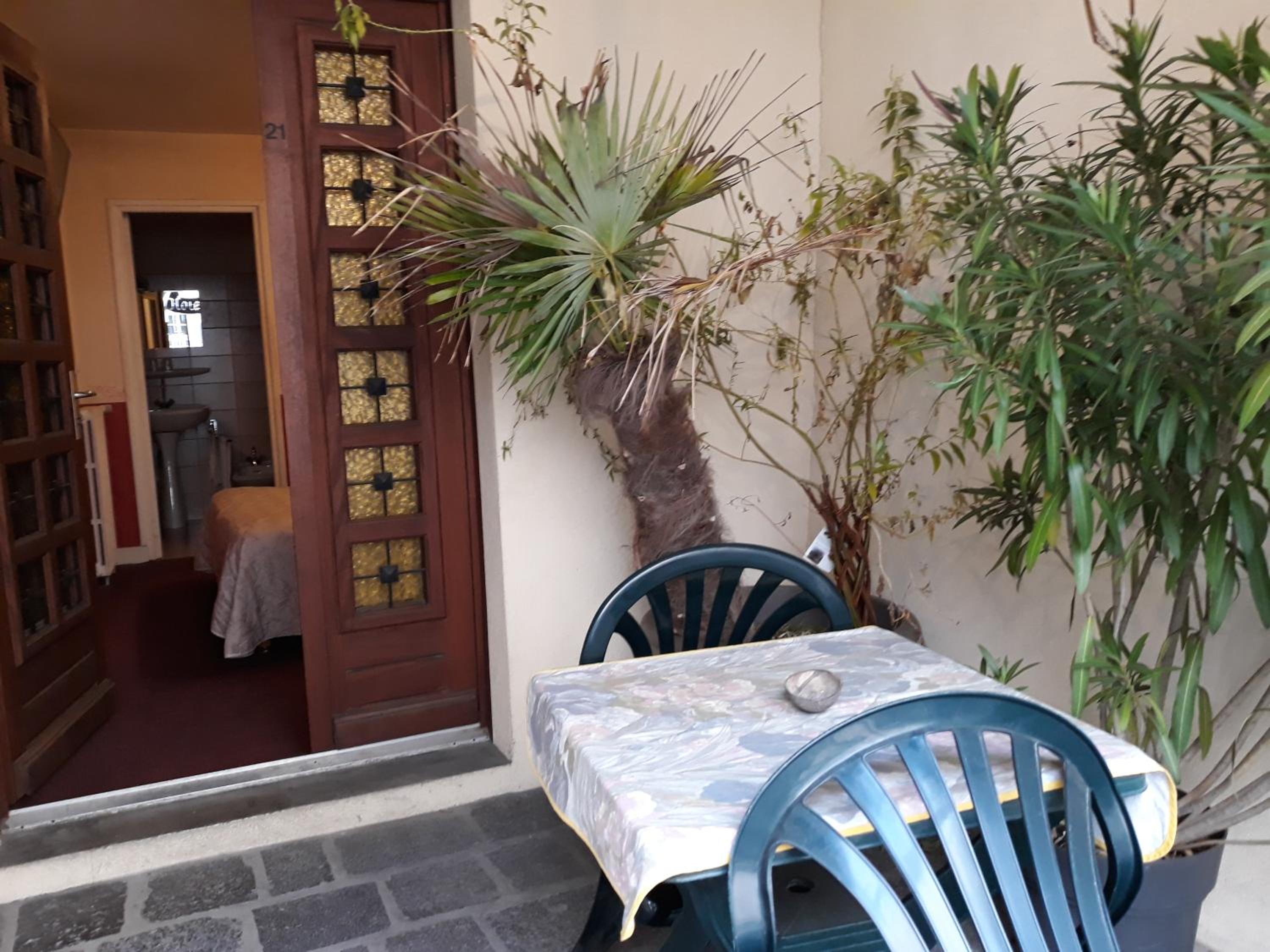 Double Room with Private Bathroom - Photo 6