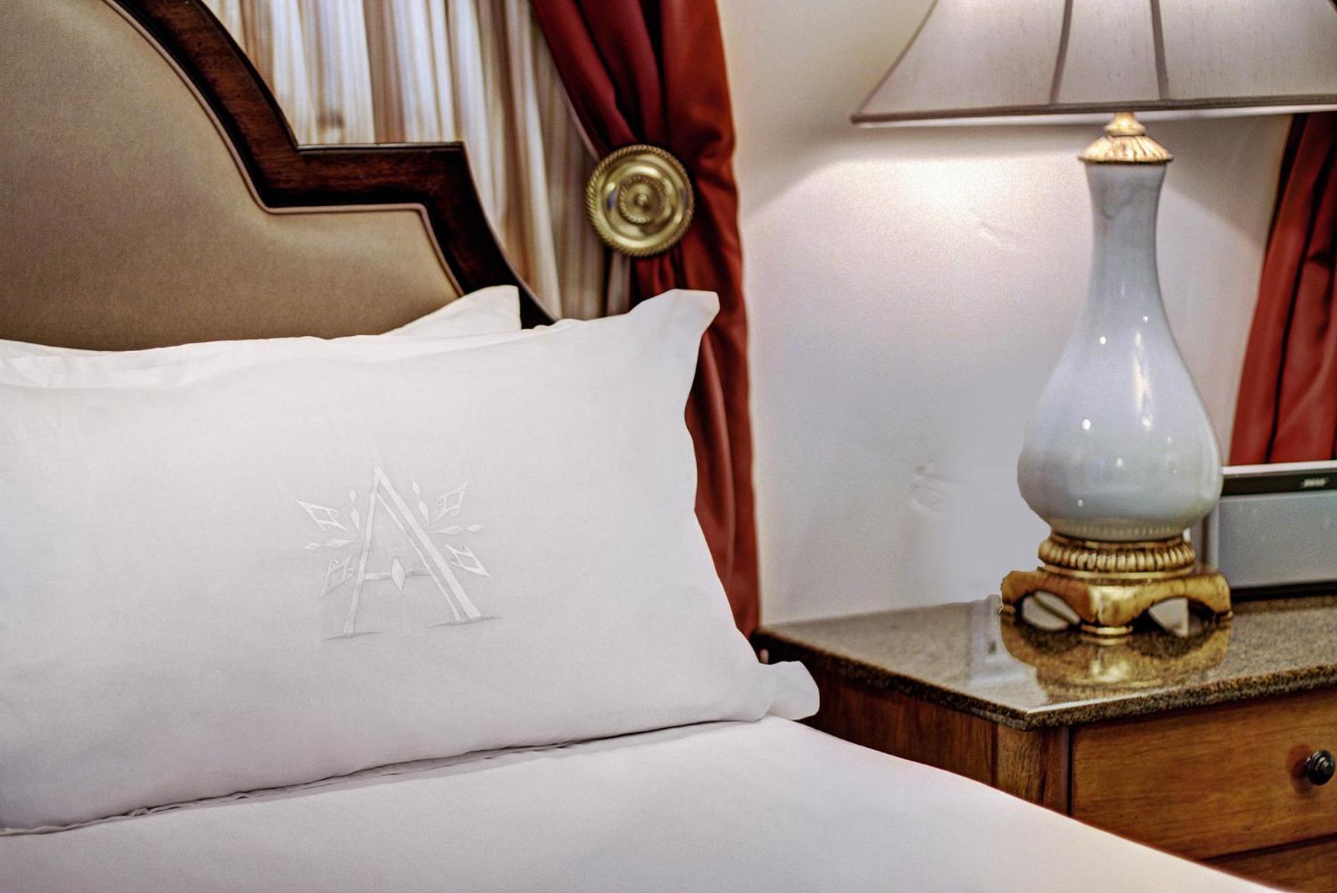 Superior Queen Room with Two Queen Beds - Photo 4