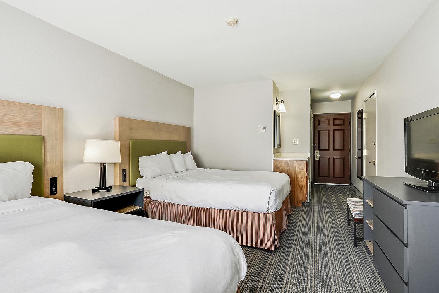Queen Room with Two Queen Beds - Non-Smoking - Photo 1