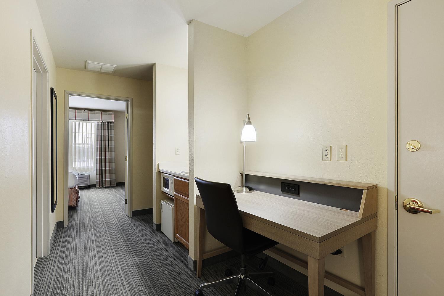 King Suite with Sofa Bed - Non-Smoking - Photo 2