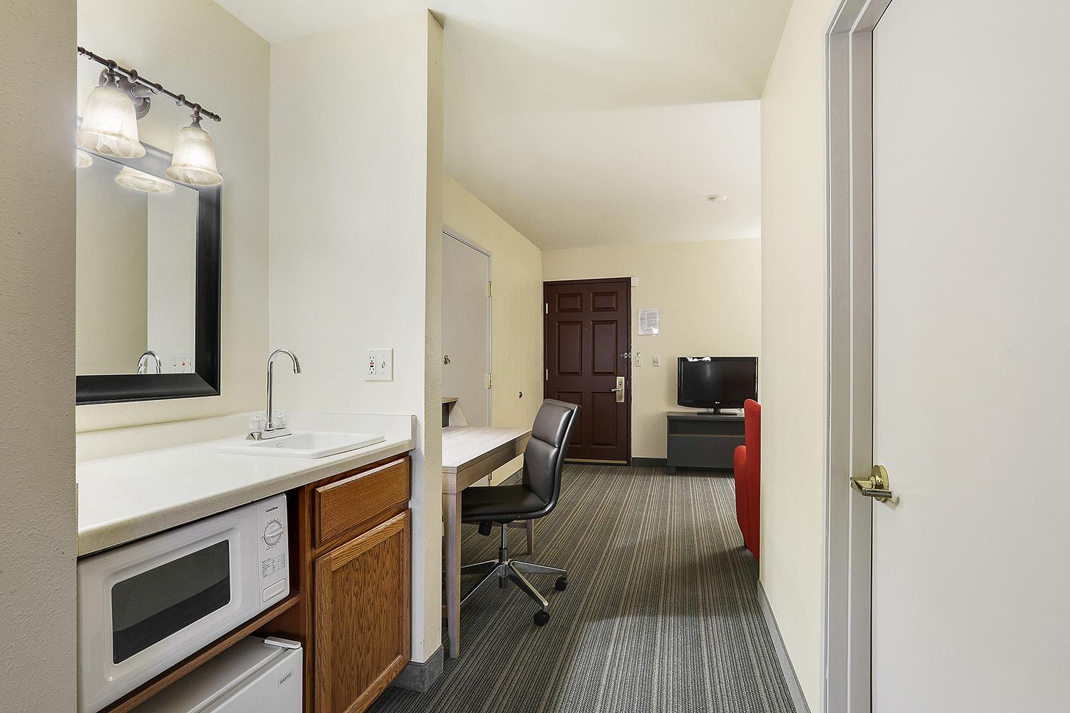 King Suite with Sofa Bed - Non-Smoking - Photo 6