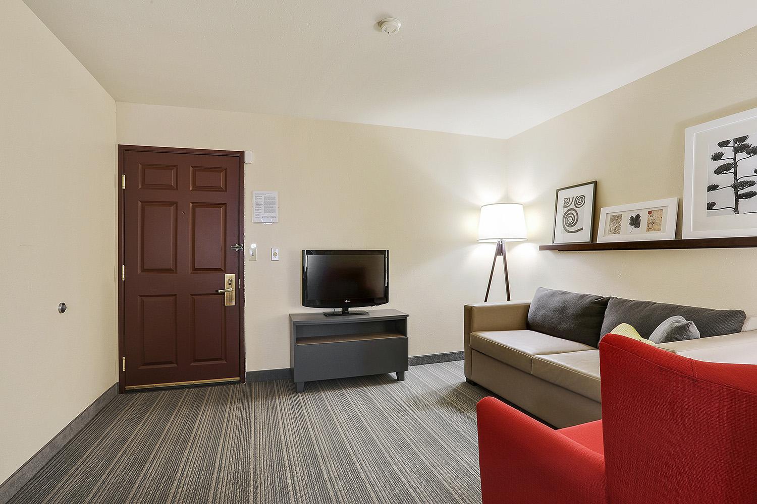 King Suite with Sofa Bed - Non-Smoking - Photo 3