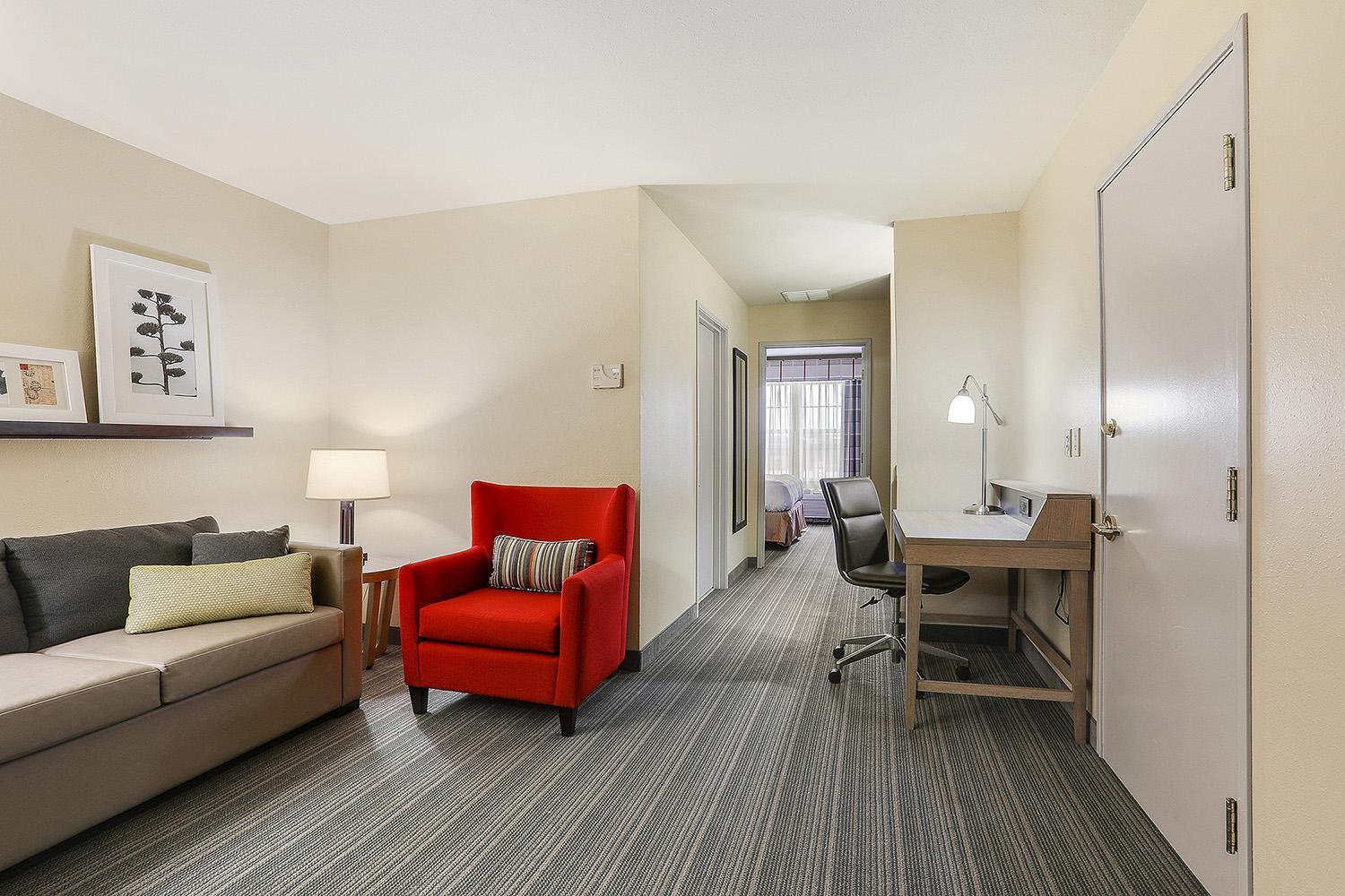 King Suite with Sofa Bed - Non-Smoking - Photo 8