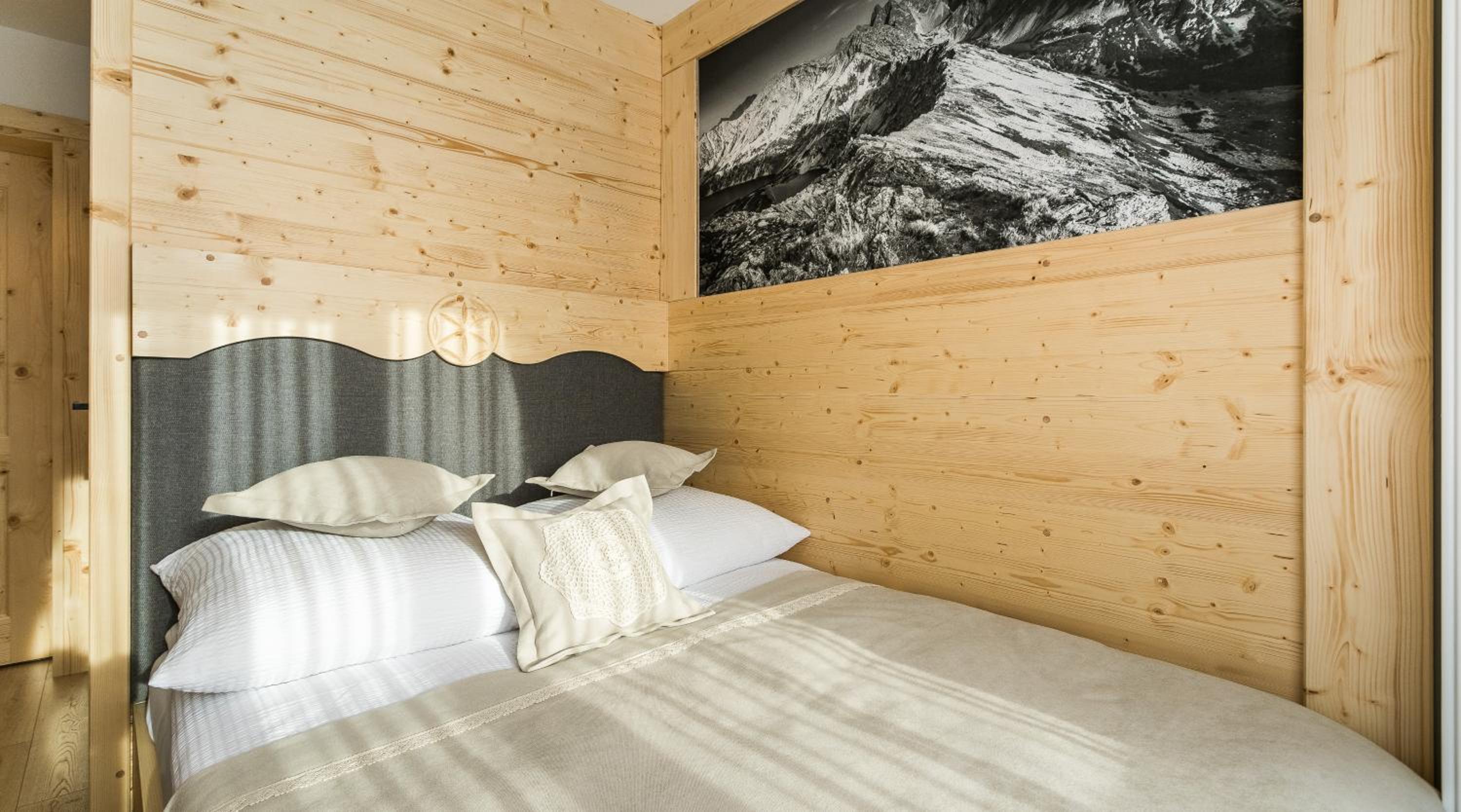 Deluxe Double Room with Balcony photo 2