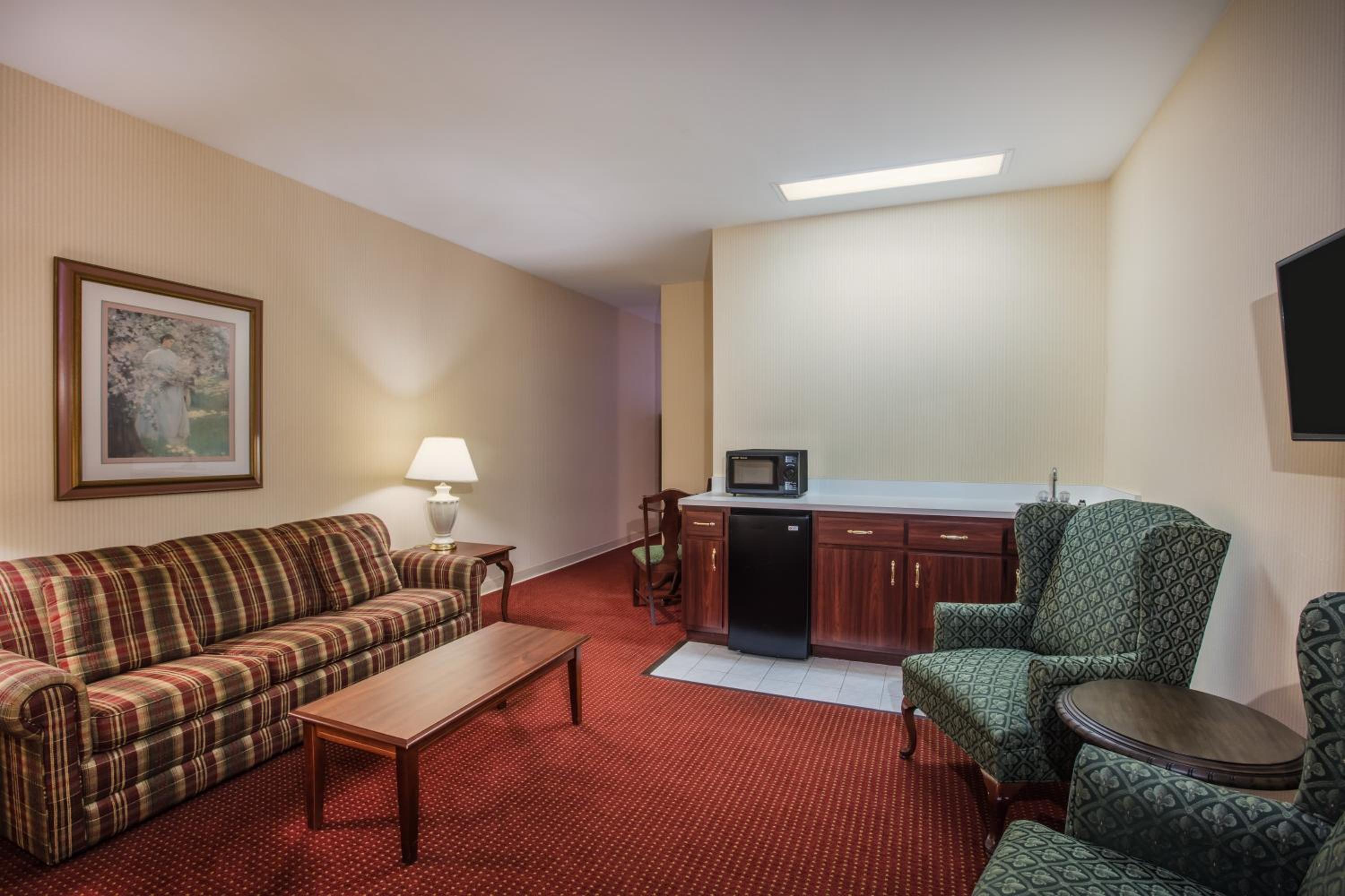 One-Bedroom King Suite - Non-Smoking photo 3