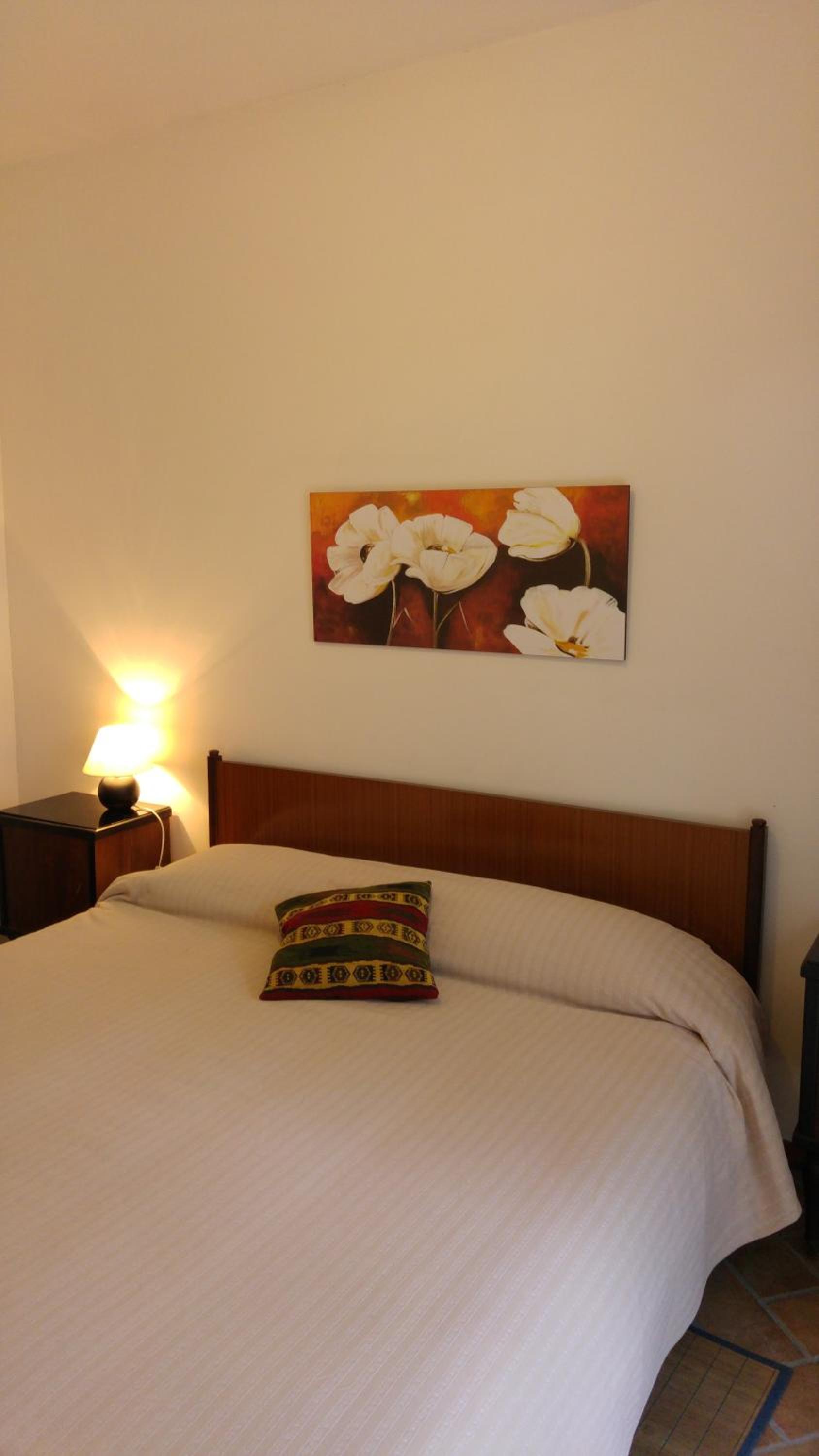 Double Room with Private Bathroom - Photo 2