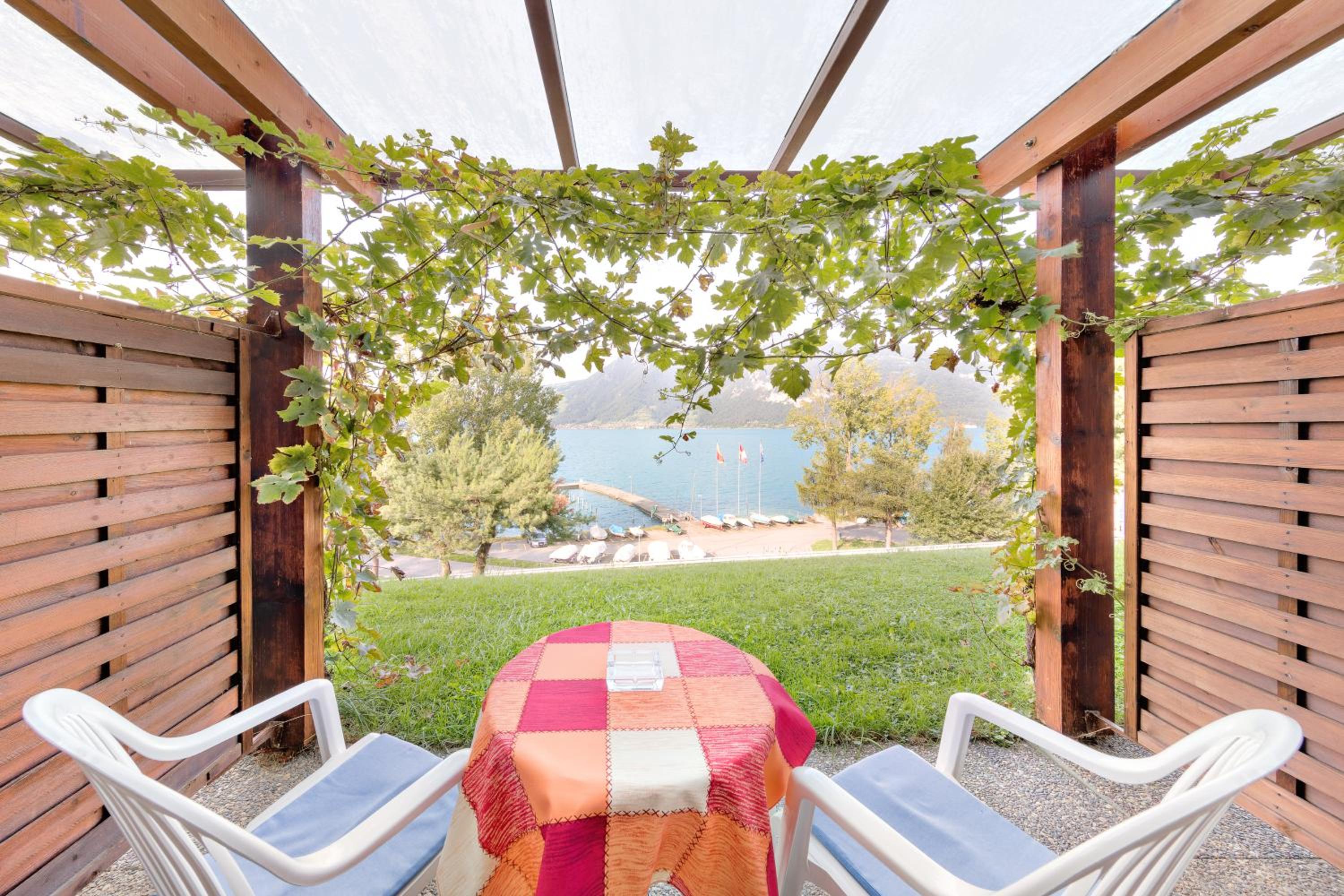 Double Room with Lake View and Balcony - Photo 5