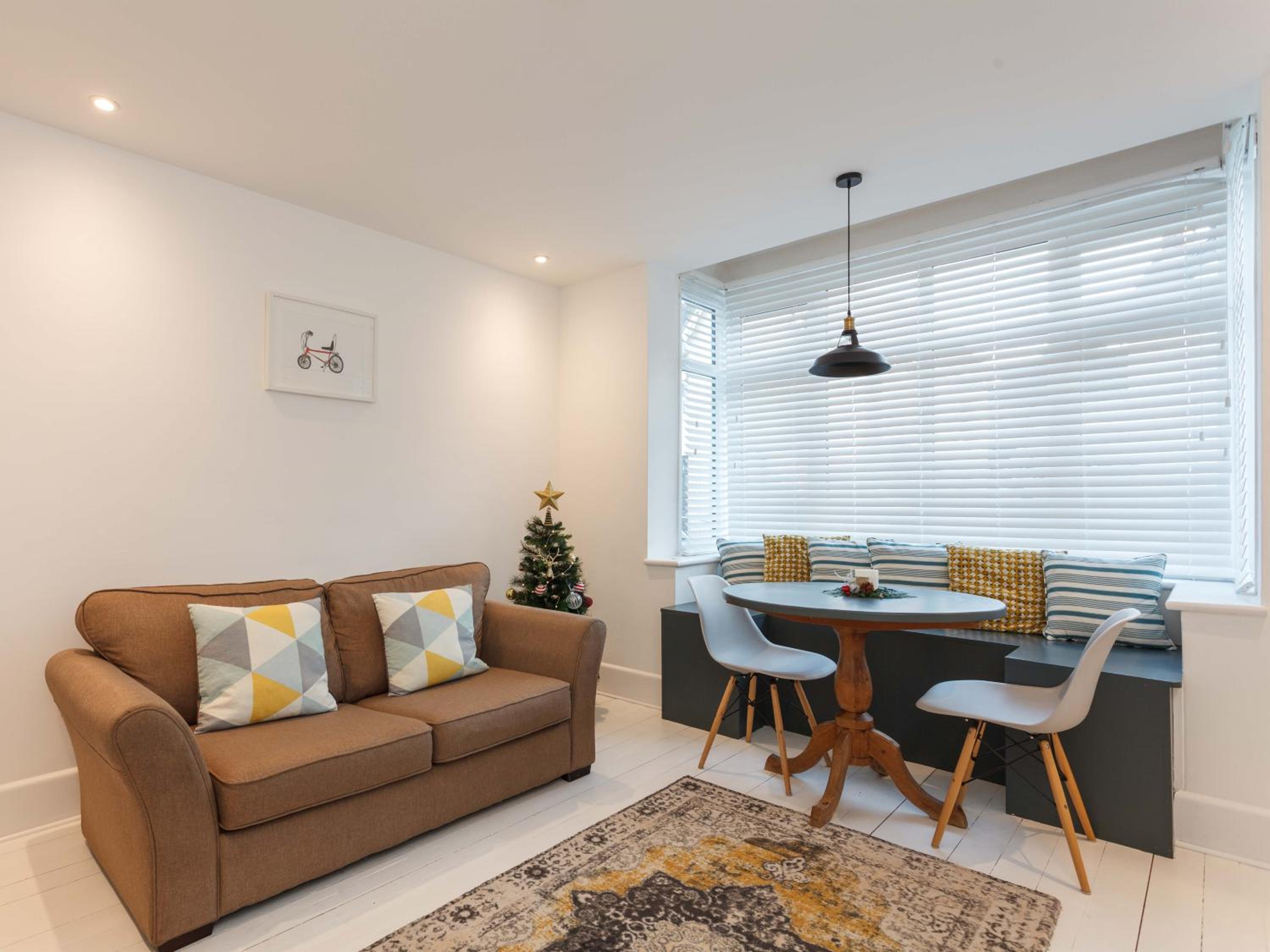 One-Bedroom Apartment - Photo 4