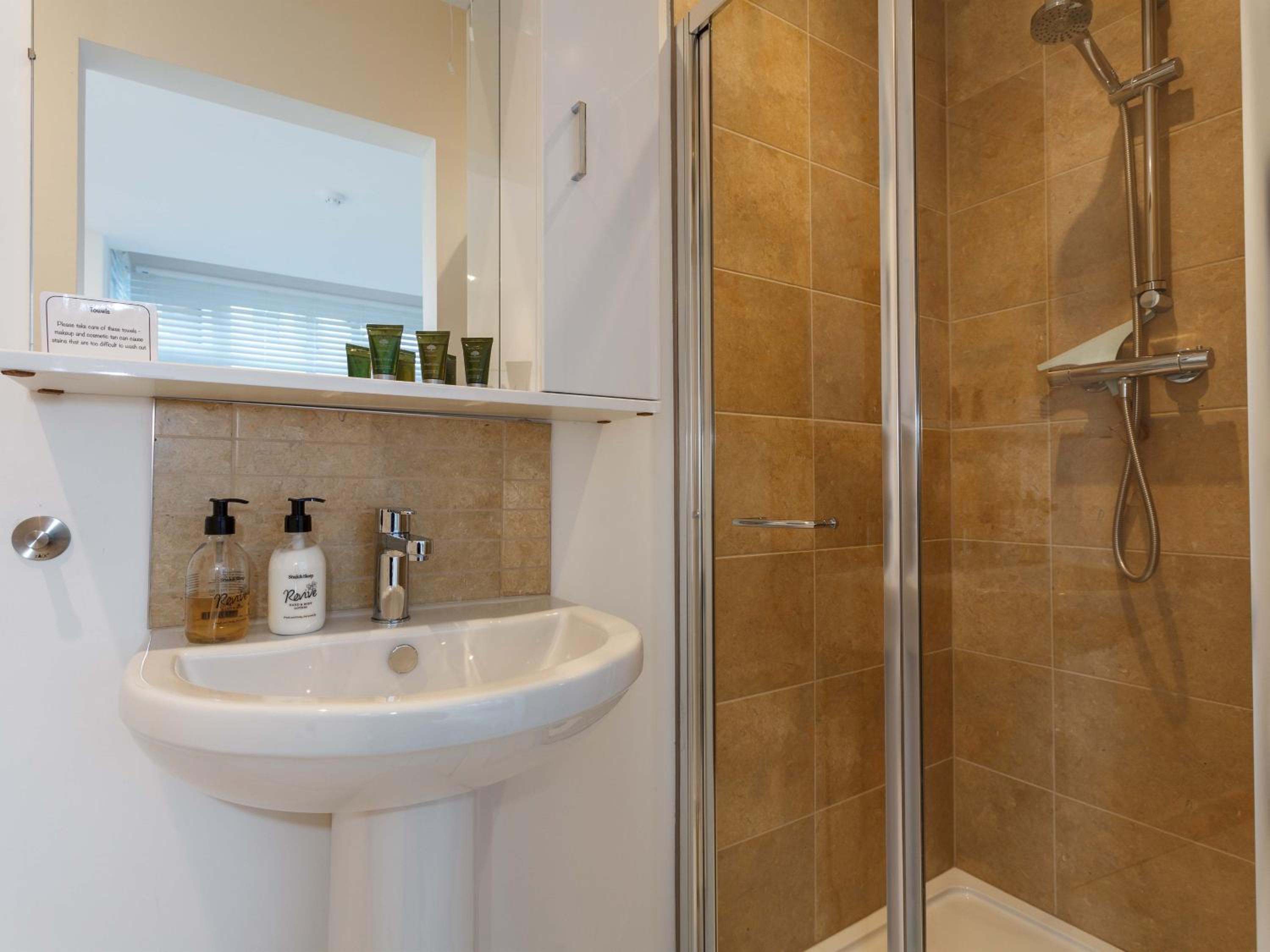 One-Bedroom Apartment - Photo 6