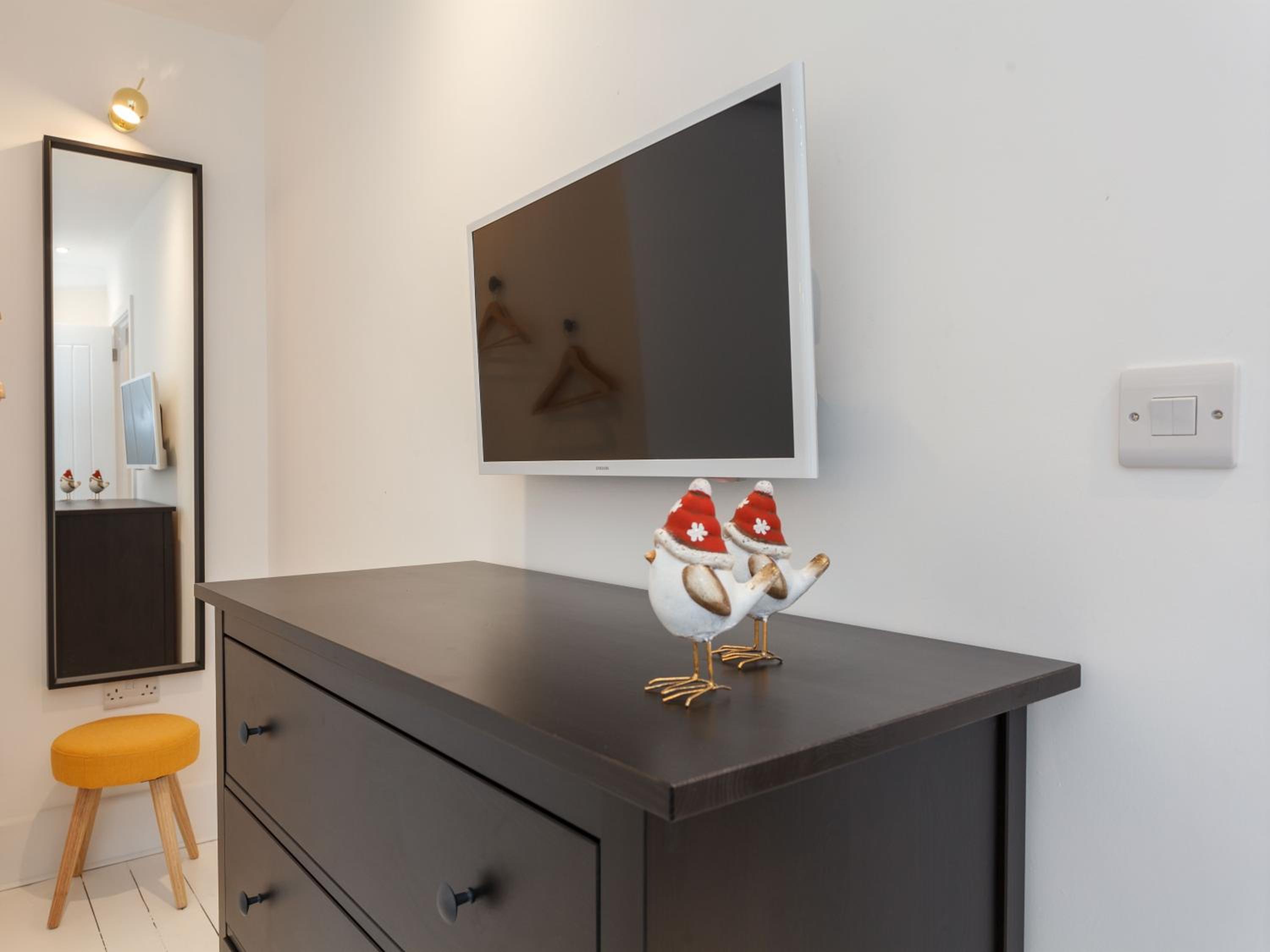 One-Bedroom Apartment - Photo 11