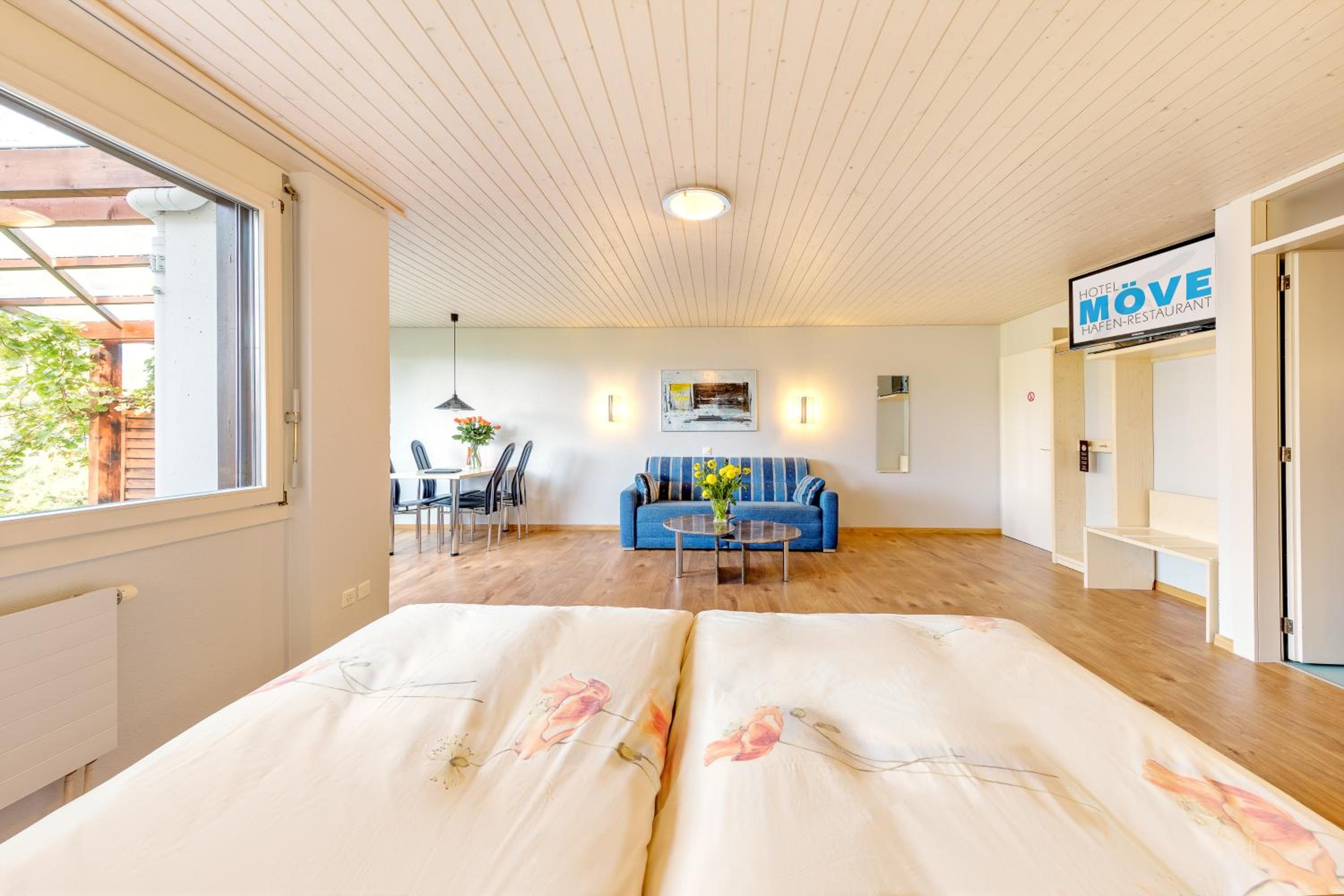 Junior Suite with Lake View and Balcony - Photo 1