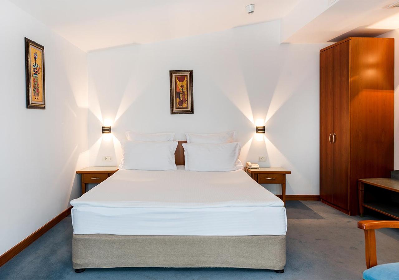 Classic Double Room - Photo 14