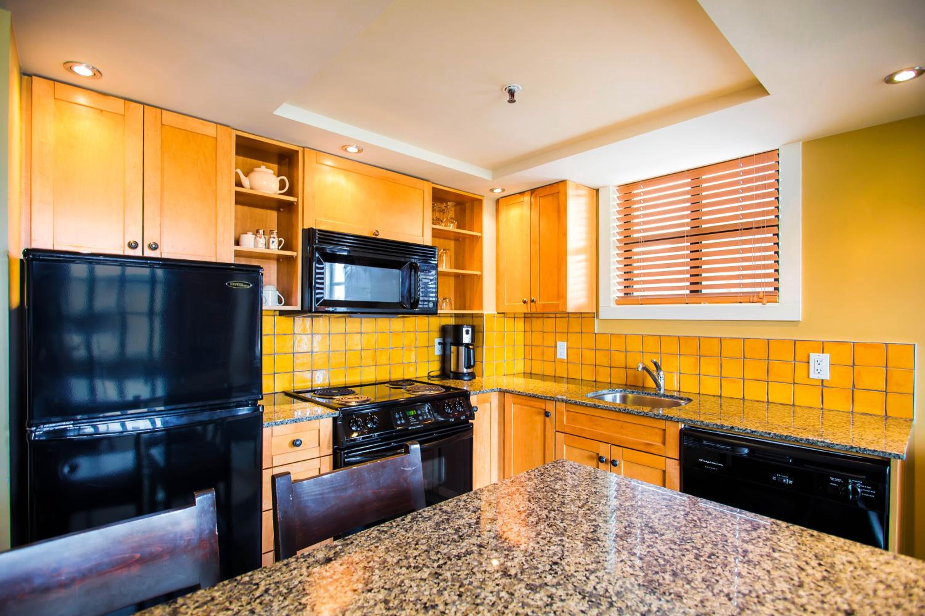 One Bedroom Suite with Valley View - Photo 6