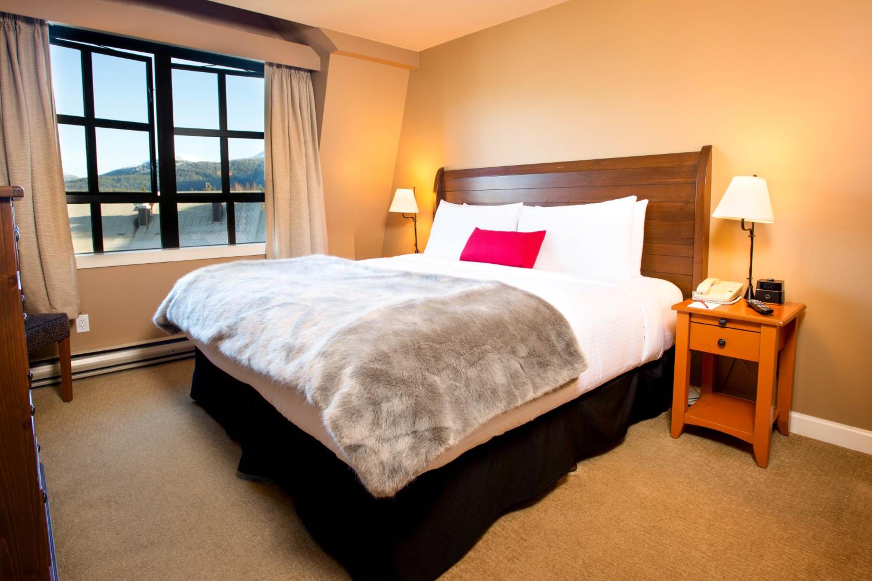 One Bedroom Suite with Valley View - Photo 2
