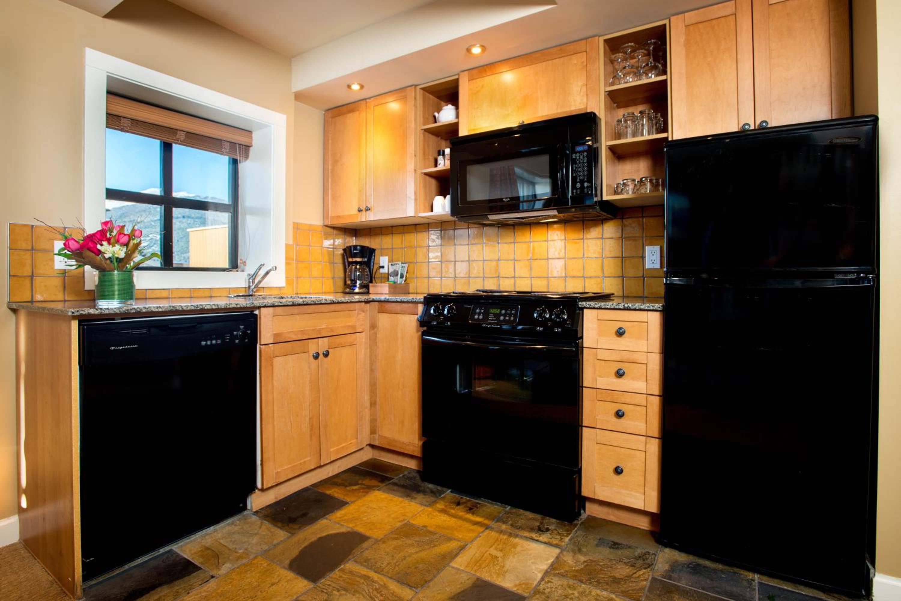 Two-Bedroom Suite with Hot Tub  - Photo 3